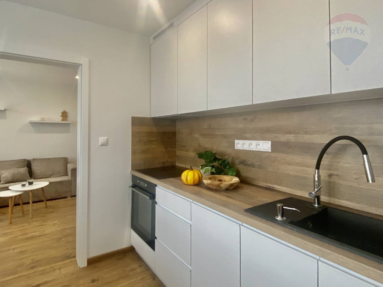 Prenájom bytu (1 izbový) 39 m2, Prievidza  -  prenájom 1i byt Prievidza ul. Jesenskeho blizko centra