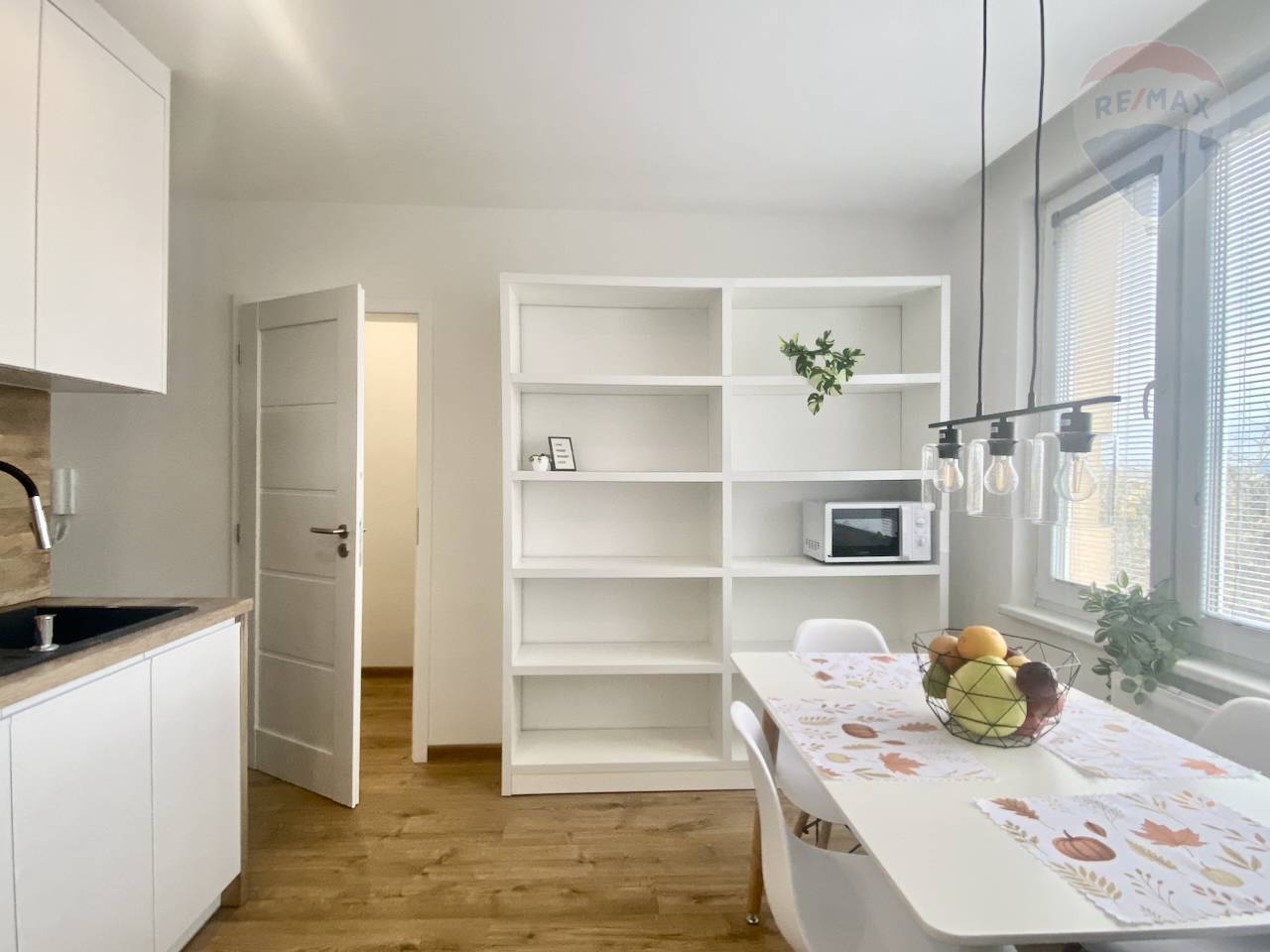 Prenájom bytu (1 izbový) 39 m2, Prievidza  -  prenájom 1i byt Prievidza ul. Jesenskeho blizko centra