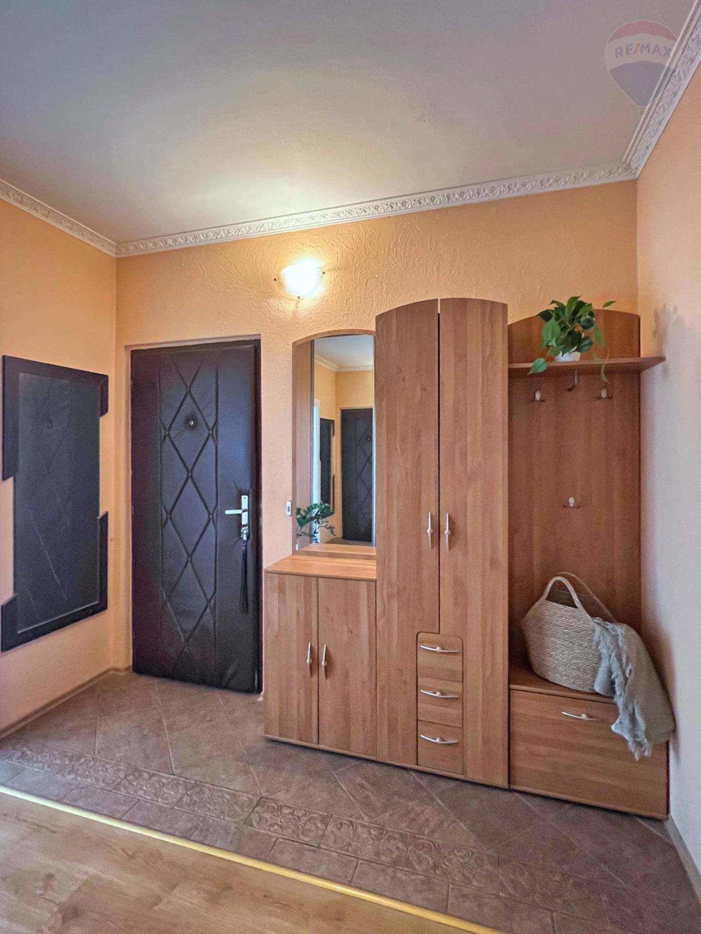 Predaj bytu (3 izbový) 71 m2, Kanianka  -  NA PRENÁJOM kompletne zariadený 3-izbový byt v Kanianke pri Prievidzi