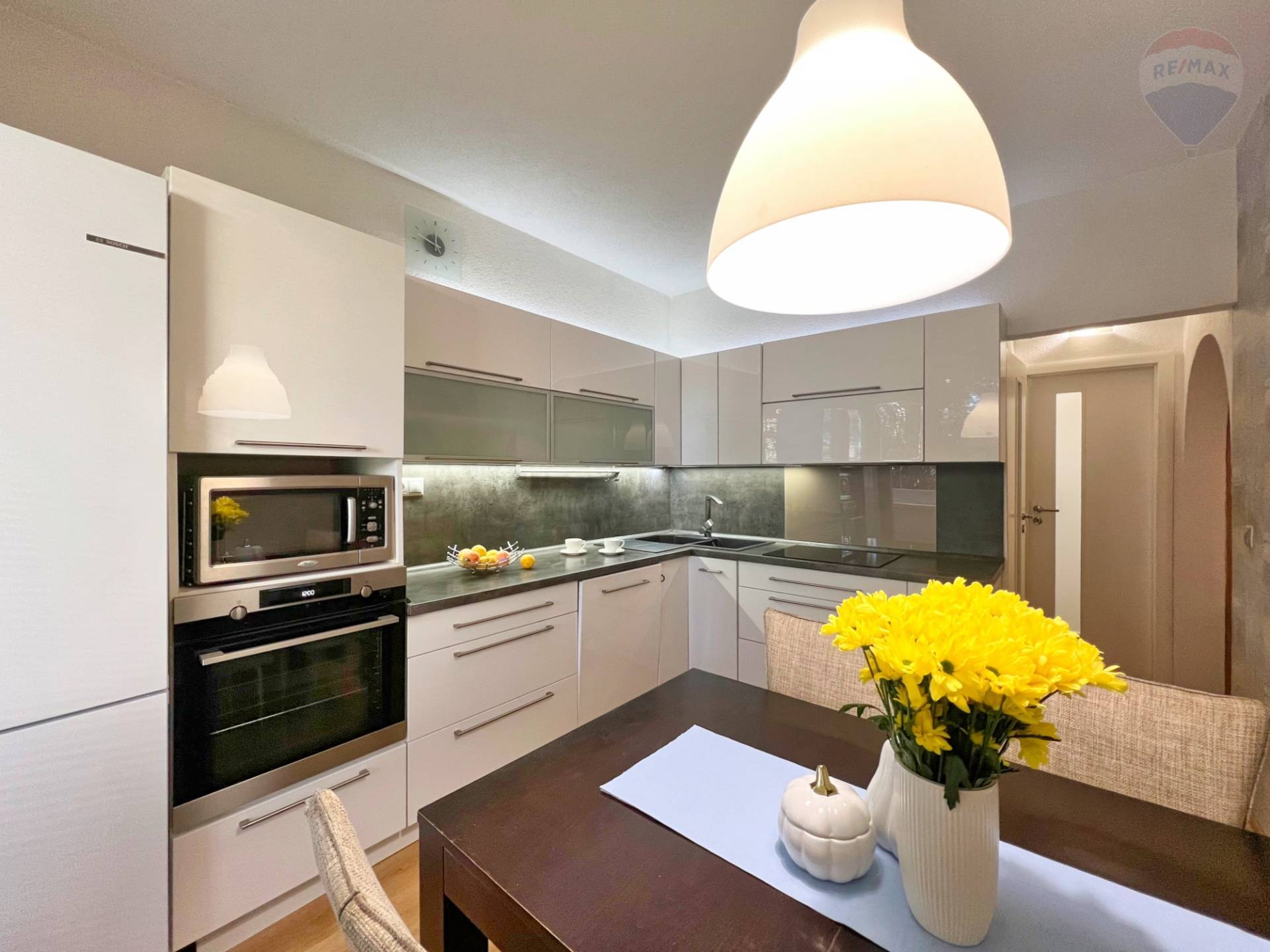 Predaj bytu (3 izbový) 71 m2, Kanianka  -  NA PRENÁJOM kompletne zariadený 3-izbový byt v Kanianke pri Prievidzi