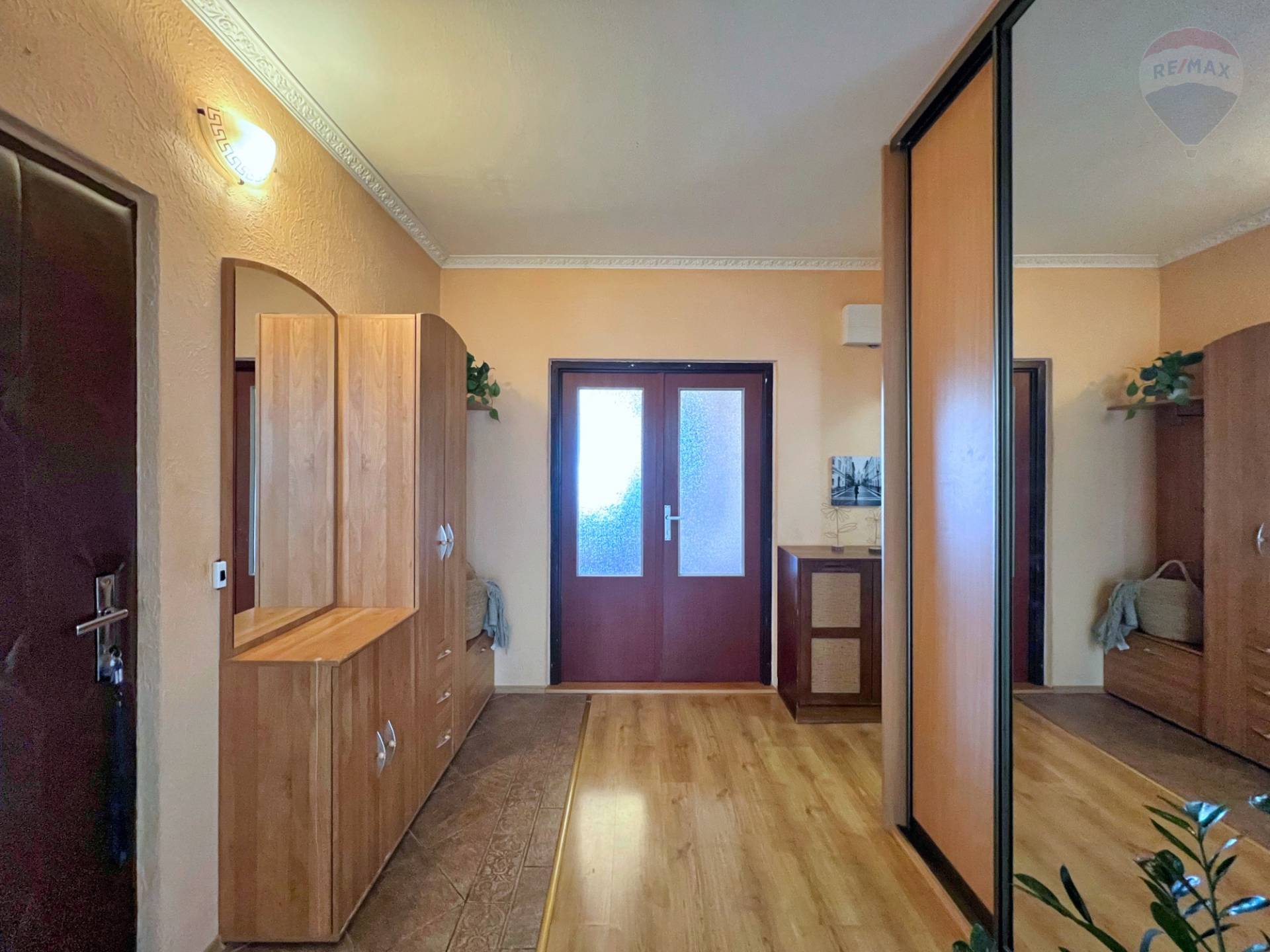 Predaj bytu (3 izbový) 71 m2, Kanianka  -  NA PRENÁJOM kompletne zariadený 3-izbový byt v Kanianke pri Prievidzi