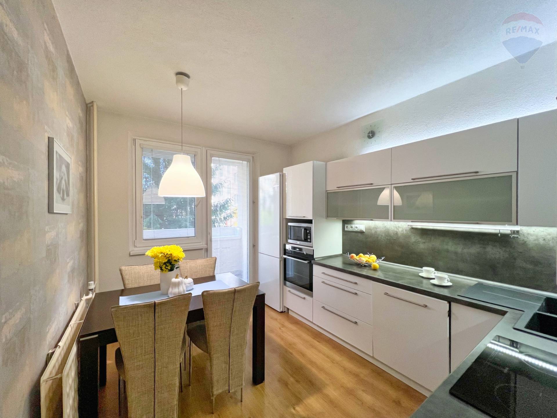 Predaj bytu (3 izbový) 71 m2, Kanianka  -  NA PRENÁJOM kompletne zariadený 3-izbový byt v Kanianke pri Prievidzi