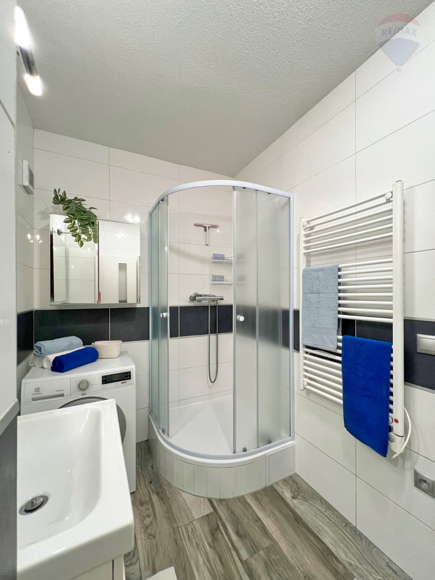 Predaj bytu (3 izbový) 71 m2, Kanianka  -  NA PRENÁJOM kompletne zariadený 3-izbový byt v Kanianke pri Prievidzi