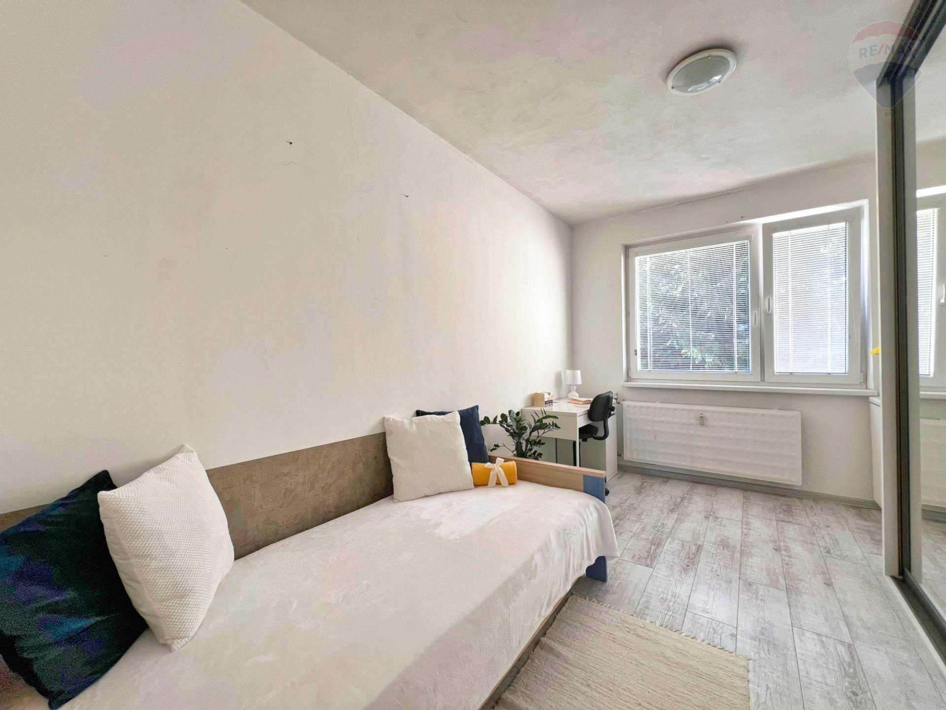 Predaj bytu (3 izbový) 71 m2, Kanianka  -  NA PRENÁJOM kompletne zariadený 3-izbový byt v Kanianke pri Prievidzi