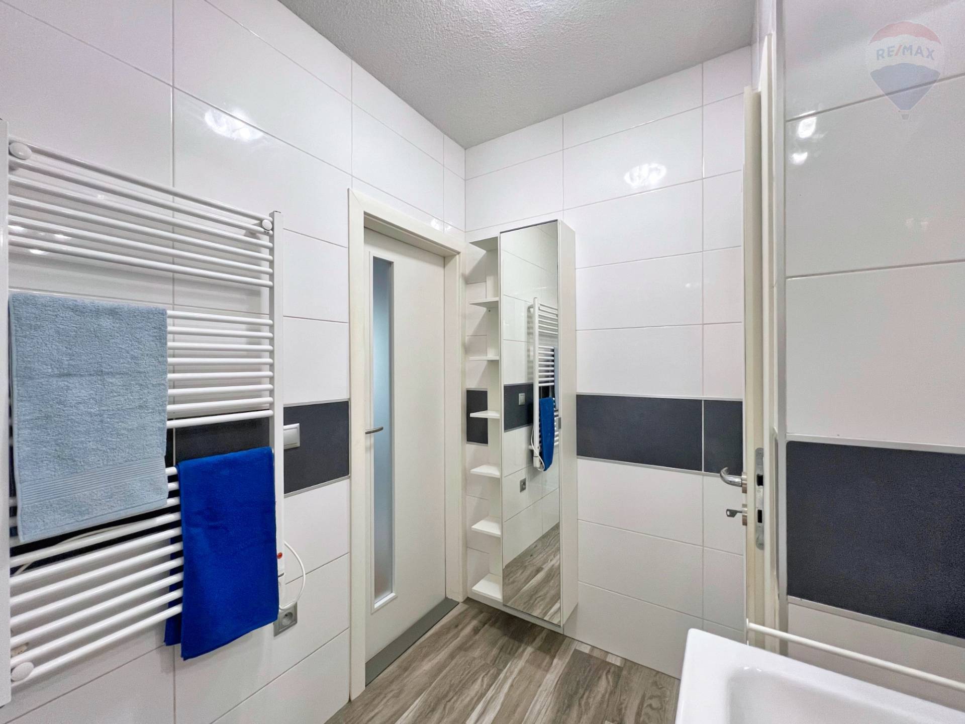 Predaj bytu (3 izbový) 71 m2, Kanianka  -  NA PRENÁJOM kompletne zariadený 3-izbový byt v Kanianke pri Prievidzi