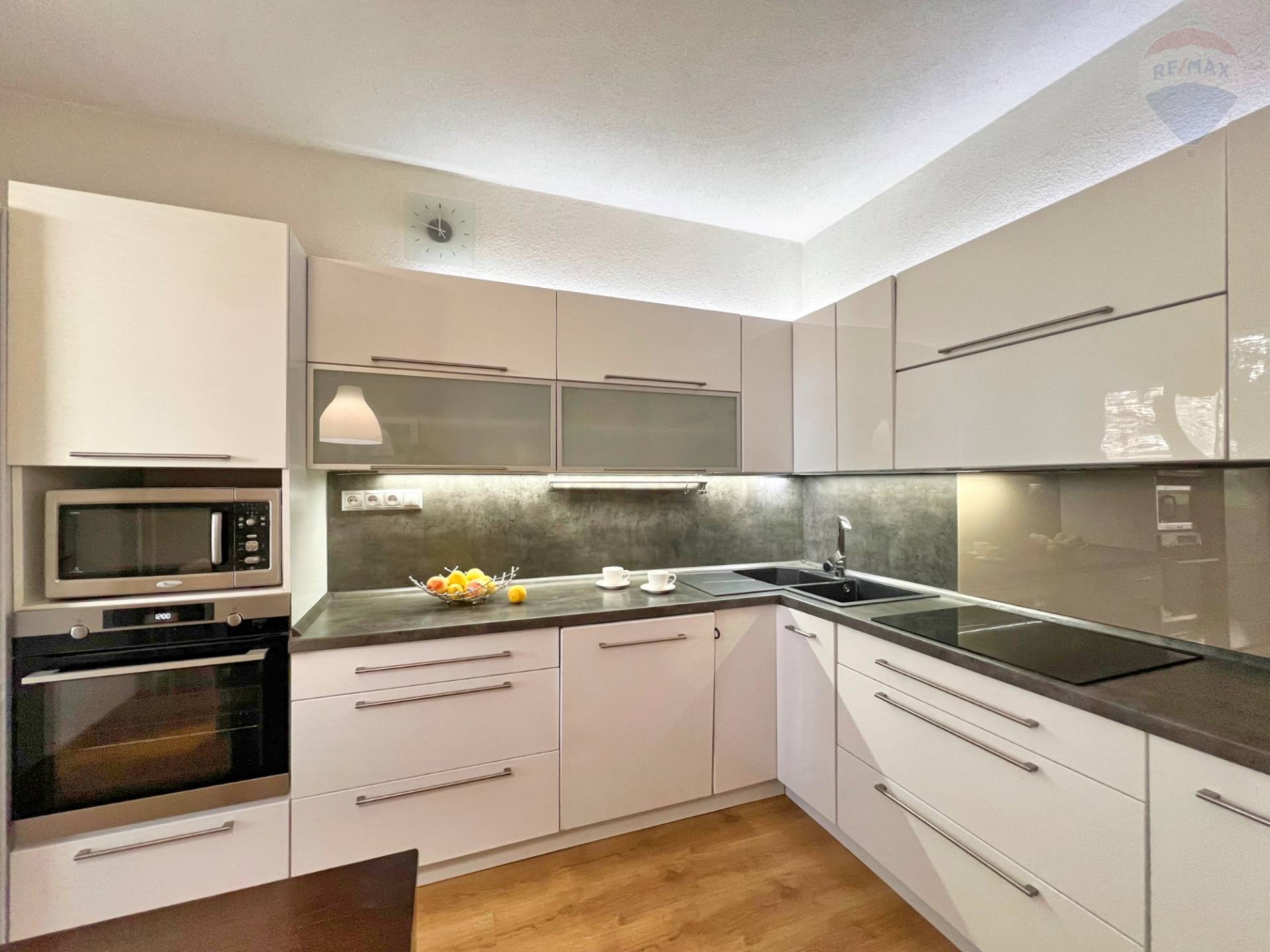 Predaj bytu (3 izbový) 71 m2, Kanianka  -  NA PRENÁJOM kompletne zariadený 3-izbový byt v Kanianke pri Prievidzi