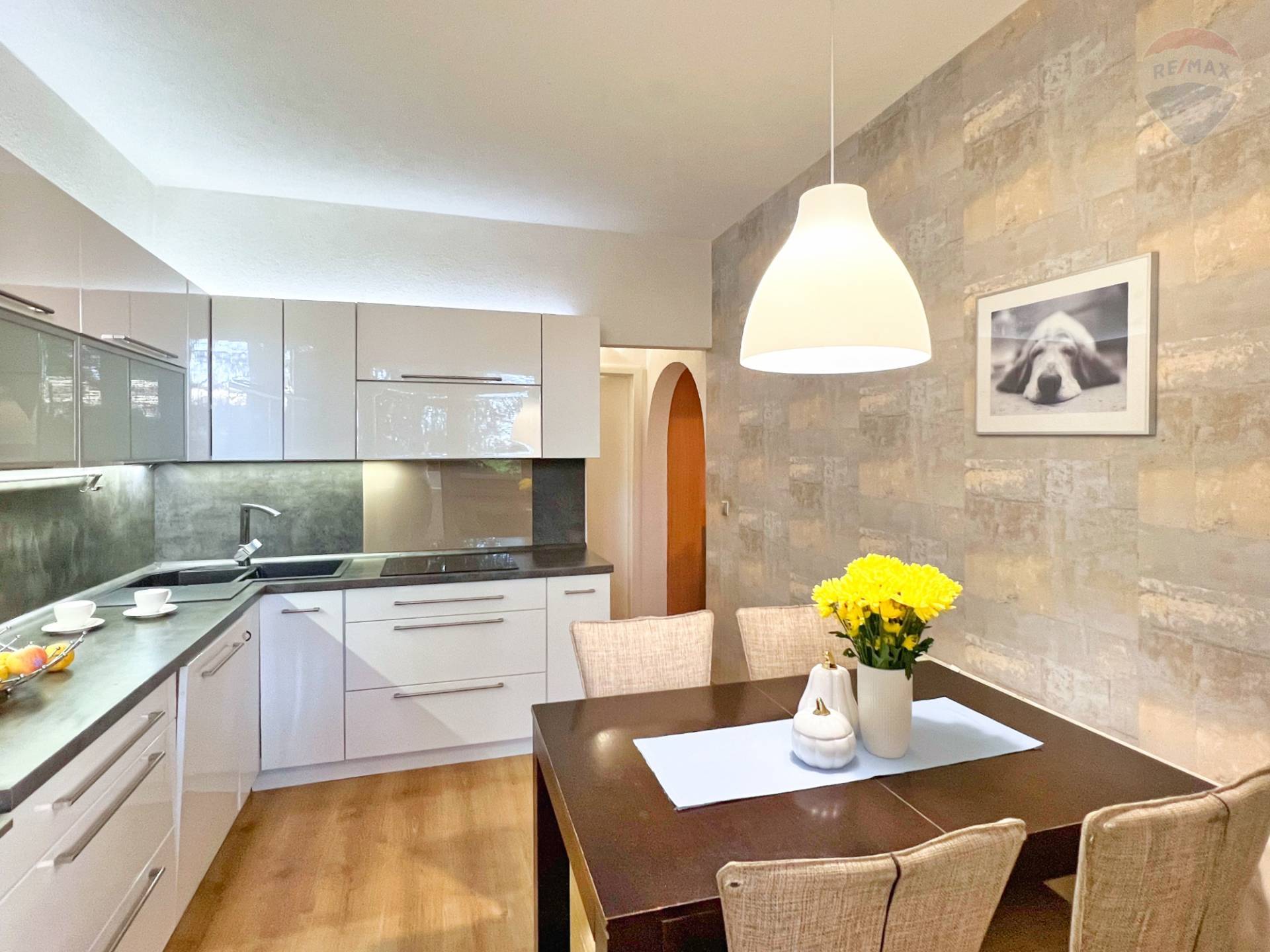 Predaj bytu (3 izbový) 71 m2, Kanianka  -  NA PRENÁJOM kompletne zariadený 3-izbový byt v Kanianke pri Prievidzi