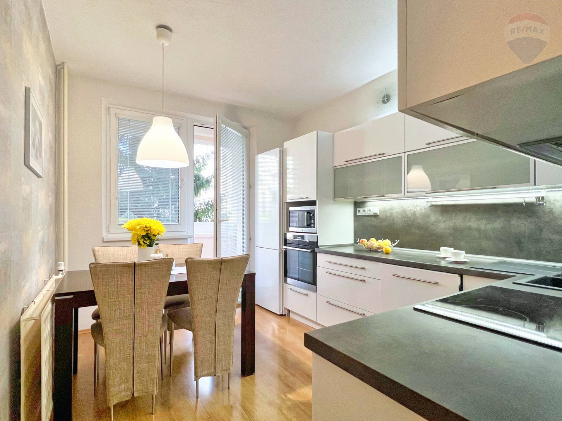 Predaj bytu (3 izbový) 71 m2, Kanianka  -  NA PRENÁJOM kompletne zariadený 3-izbový byt v Kanianke pri Prievidzi