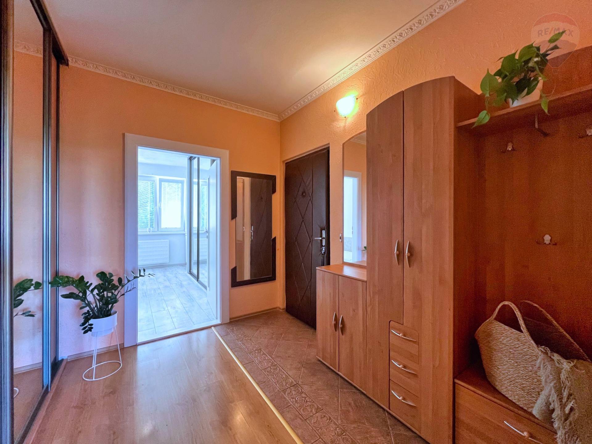 Predaj bytu (3 izbový) 71 m2, Kanianka  -  NA PRENÁJOM kompletne zariadený 3-izbový byt v Kanianke pri Prievidzi