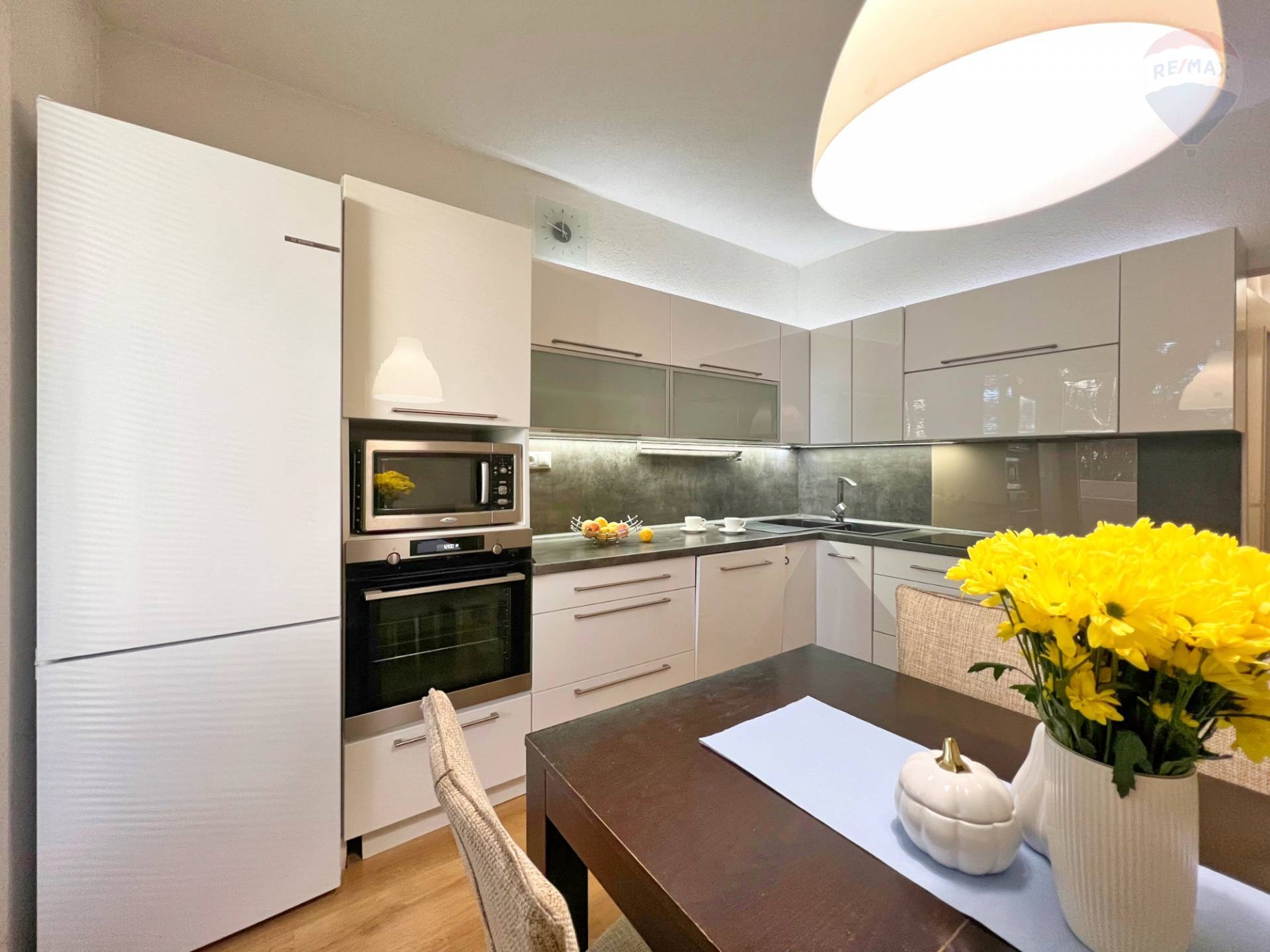 Predaj bytu (3 izbový) 71 m2, Kanianka  -  NA PRENÁJOM kompletne zariadený 3-izbový byt v Kanianke pri Prievidzi