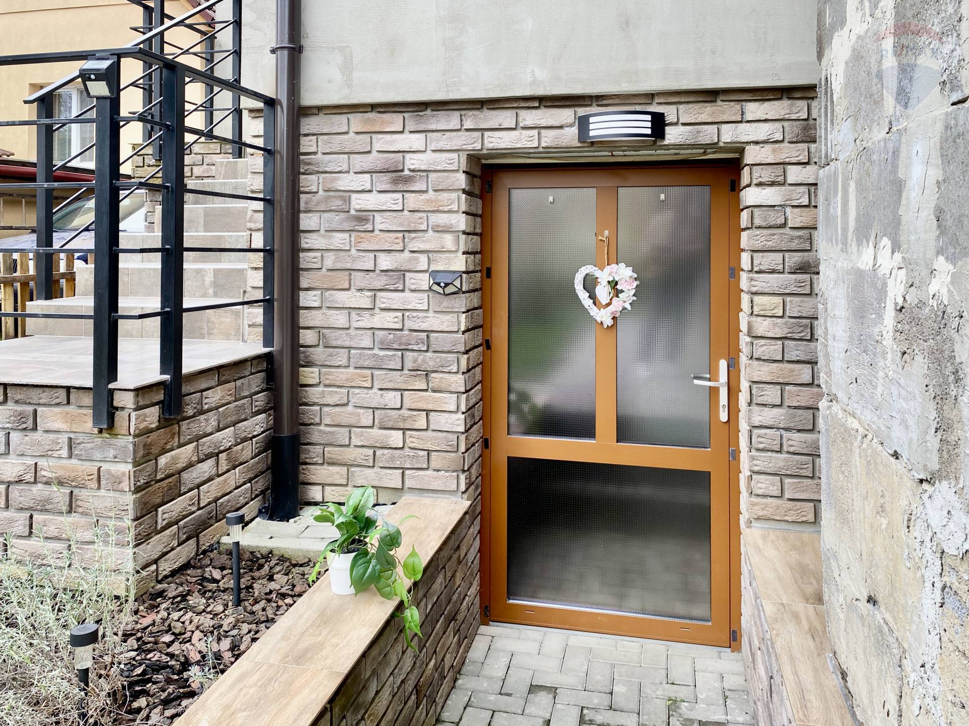 Prenájom 2-izbový byt - 61 m2 - v rodinnom dome so záhradou - Opatovce nad Nitrou, okr. Prievidza