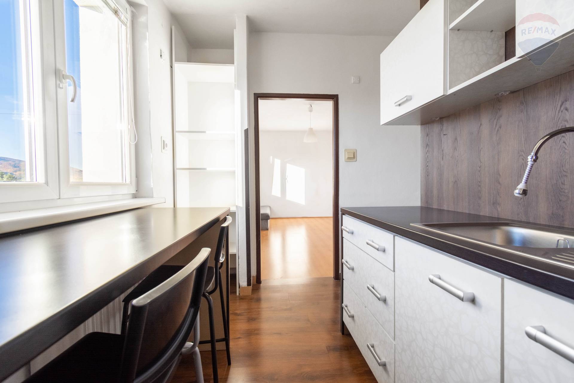 VÝBORNÝ 3-IZBOVÝ BYT S 2 LOGGIAMI, Staré sídlisko, Prievidza