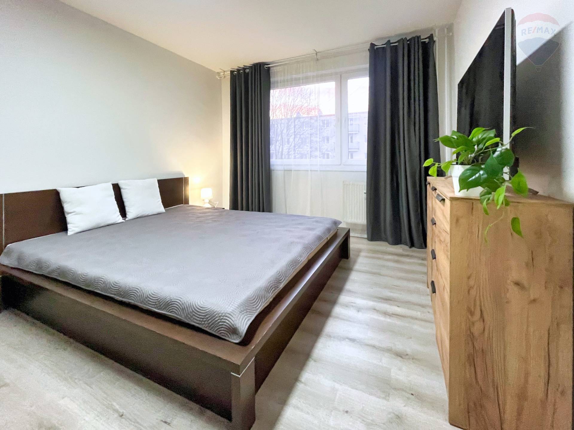 PREDAJ 2- izb. byt s balkónom centrum mesta Prievidza