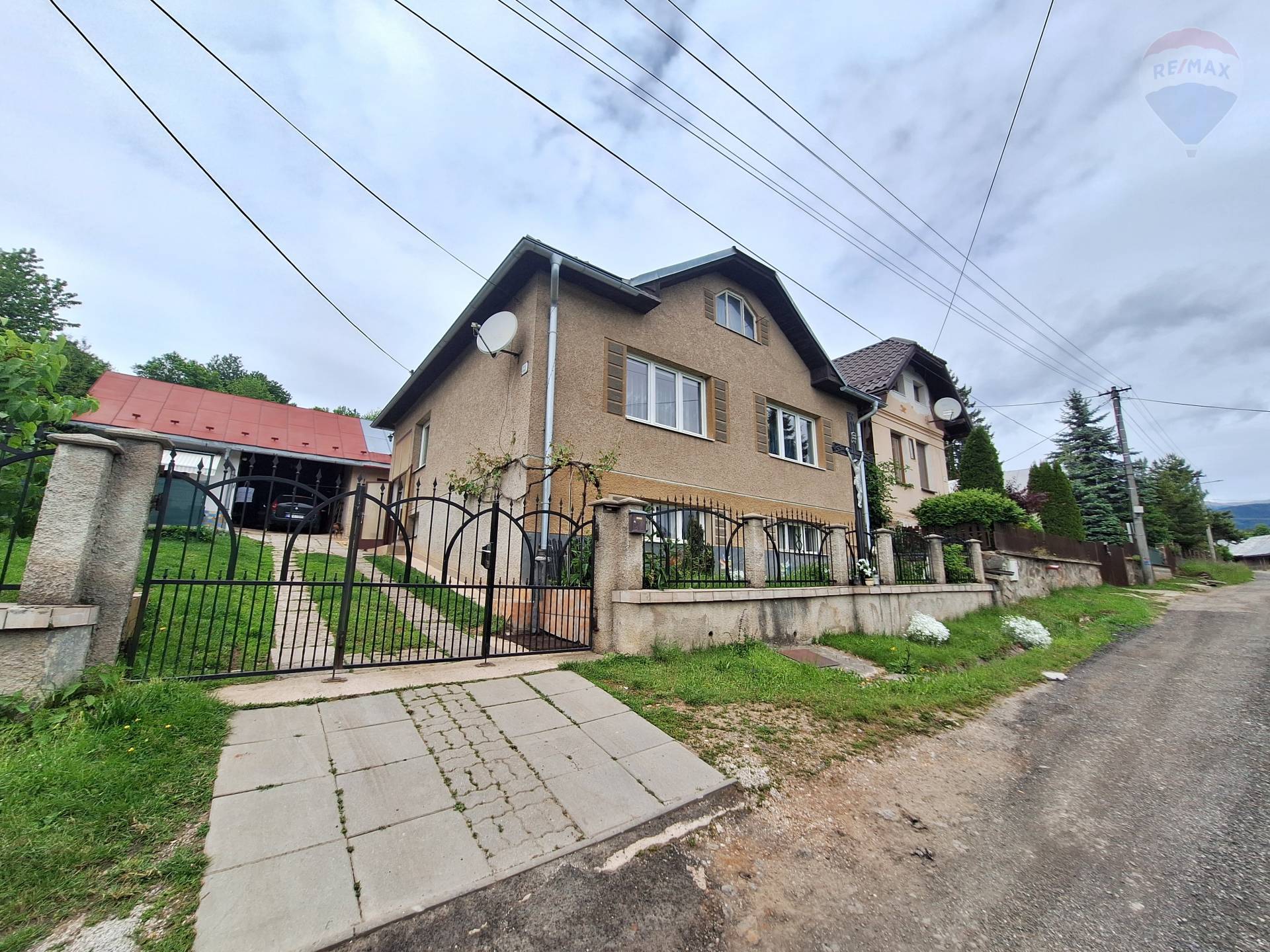 Rodinný dom s dielňou v Dolnej Lehote