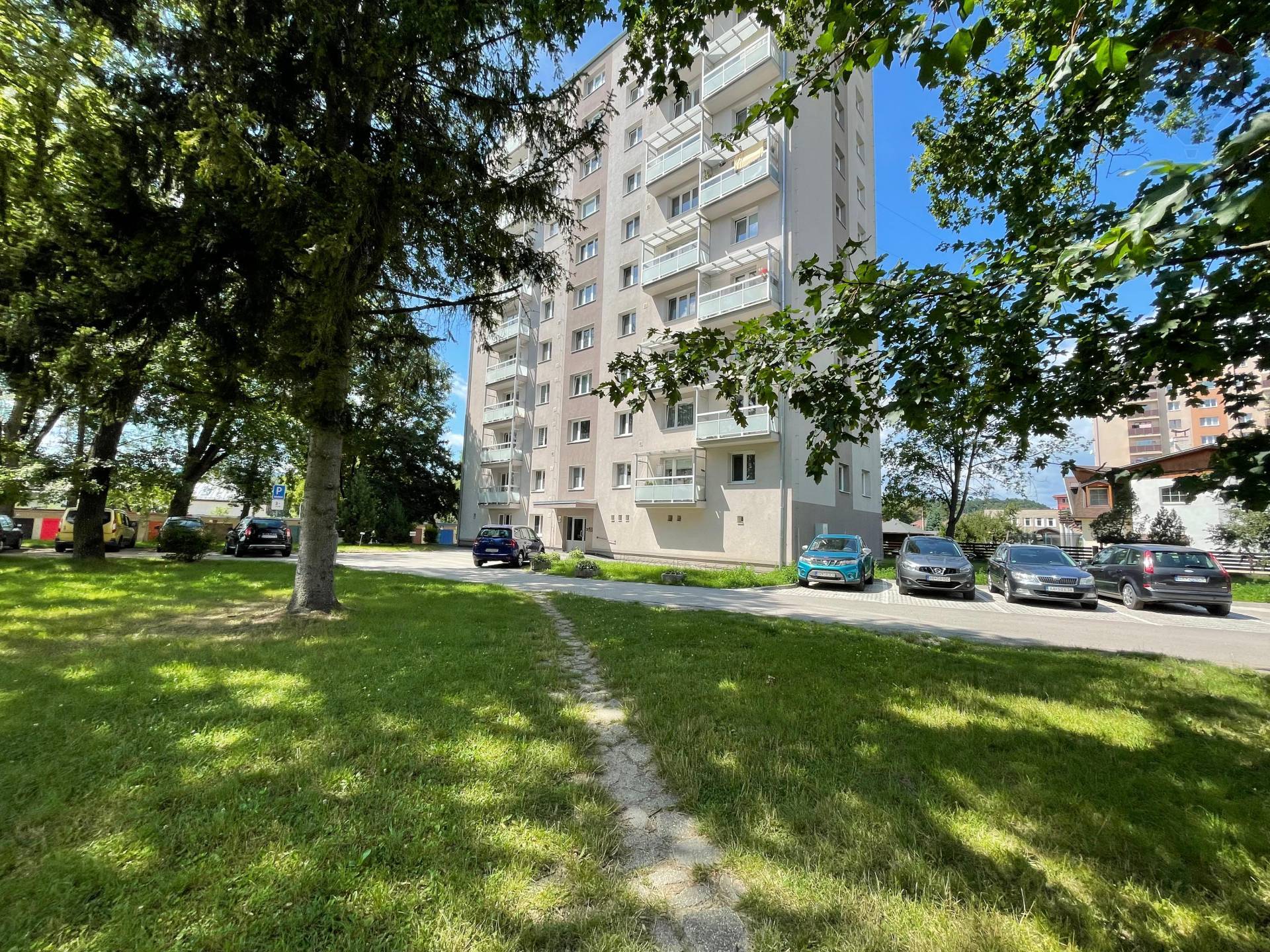 - - - REZERVOVANÉ - - - NA PREDAJ 3-izbový byt s krásnym výhľadom