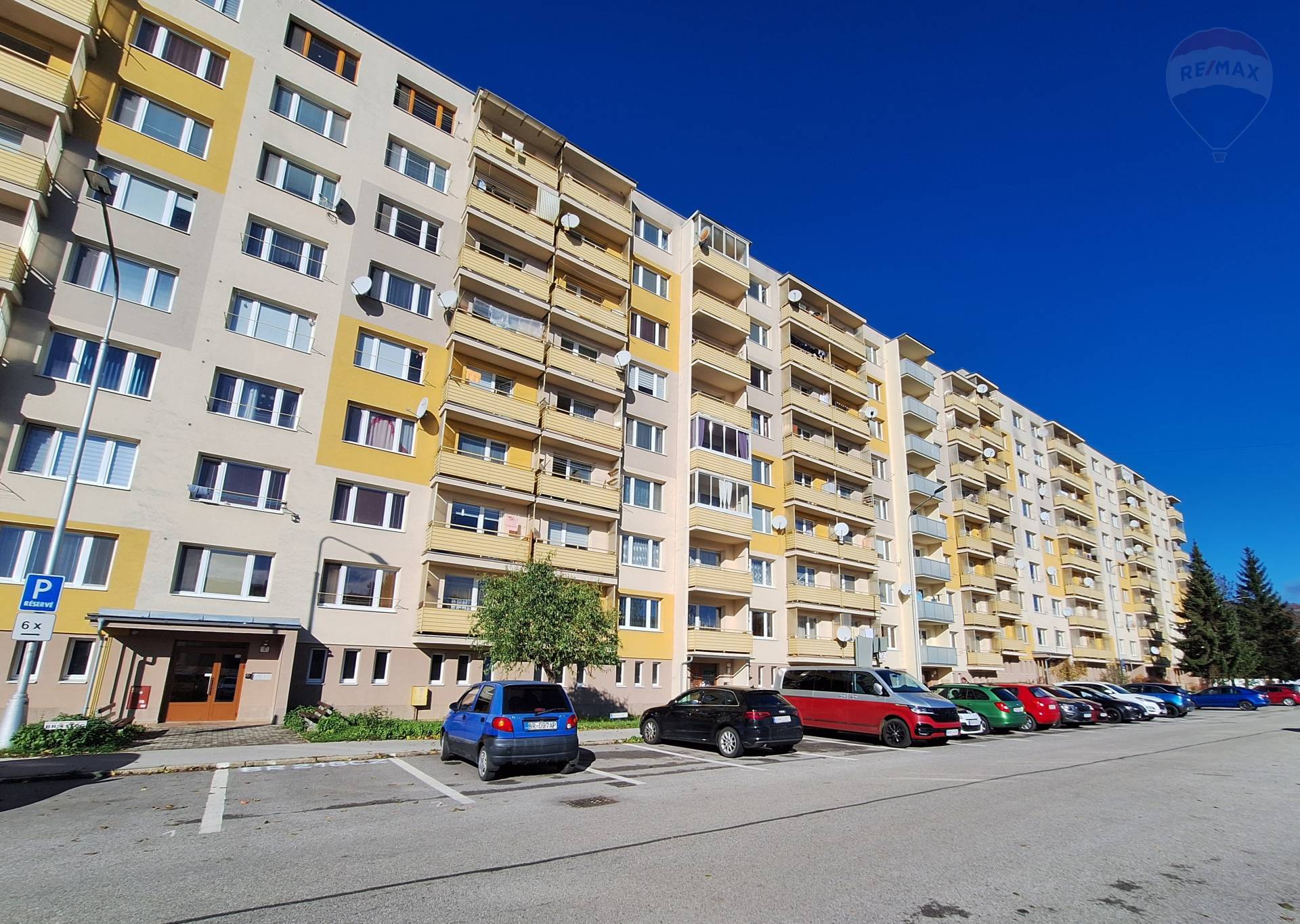 Veľký 2 izbový byt na PREDAJ Brezno - Západ