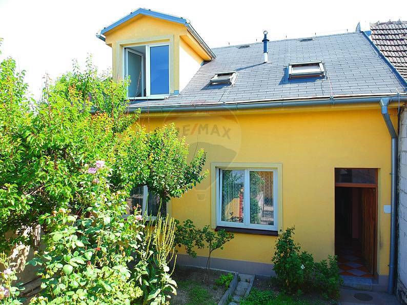 Realitná kancelária RE/MAX ponúka na predaj rodinný dom v Bratislave - časť Trnávka.