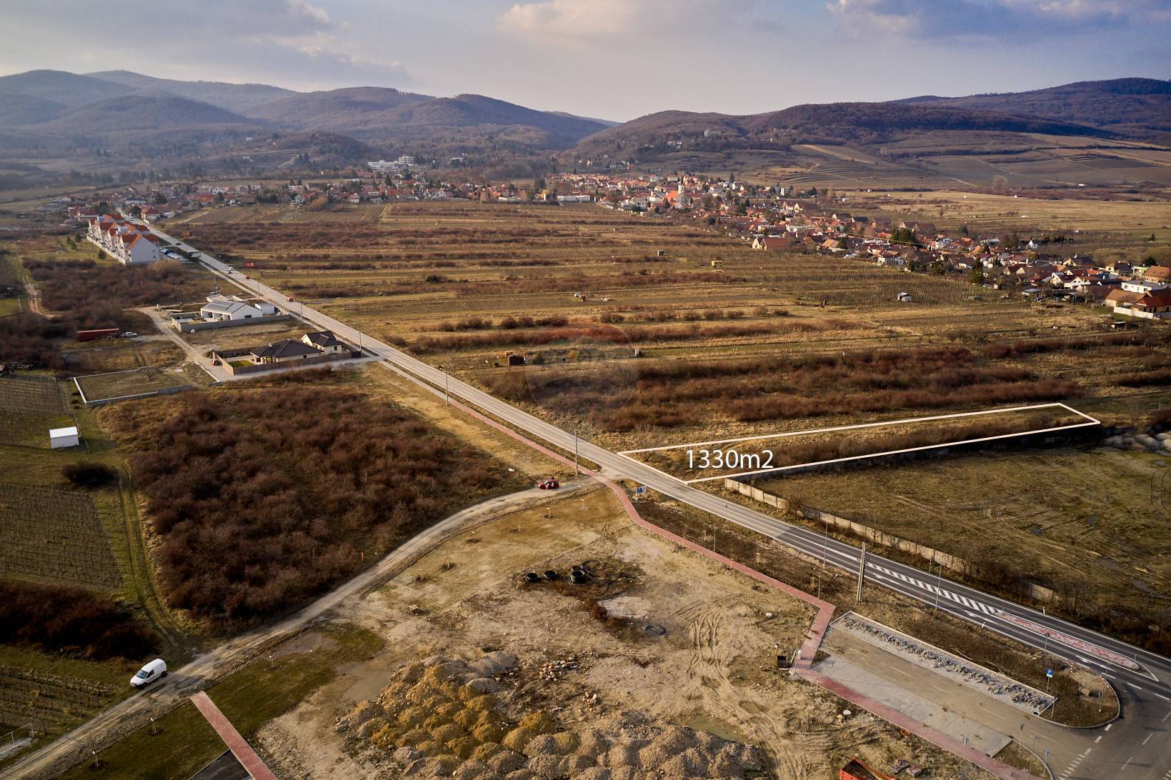 =RE/MAX= Na predaj pozemok na okraji Modry, 1330m2