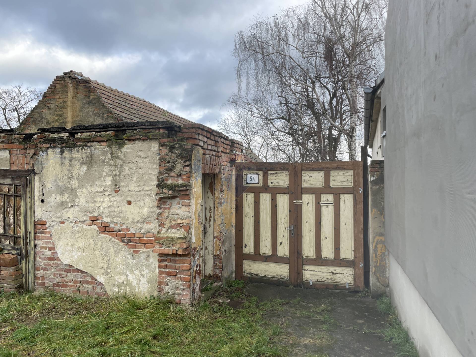 REMAX ponuka na predaj starší 2izbový rodinný dom v obci Pečeňady