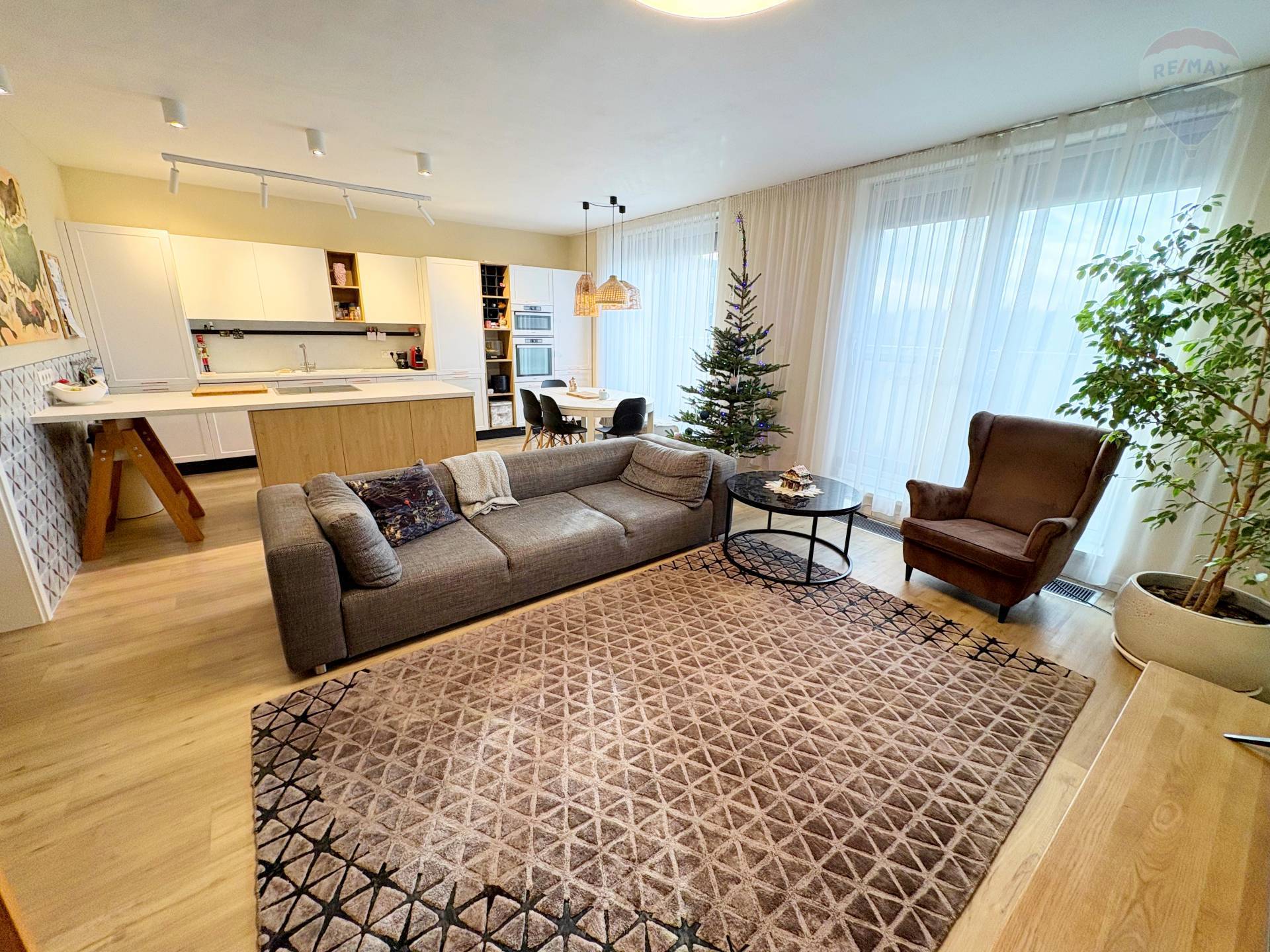 Exkluzívny 4-izbový byt s tromi balkónmi a parkovaním v projekte CUBICON