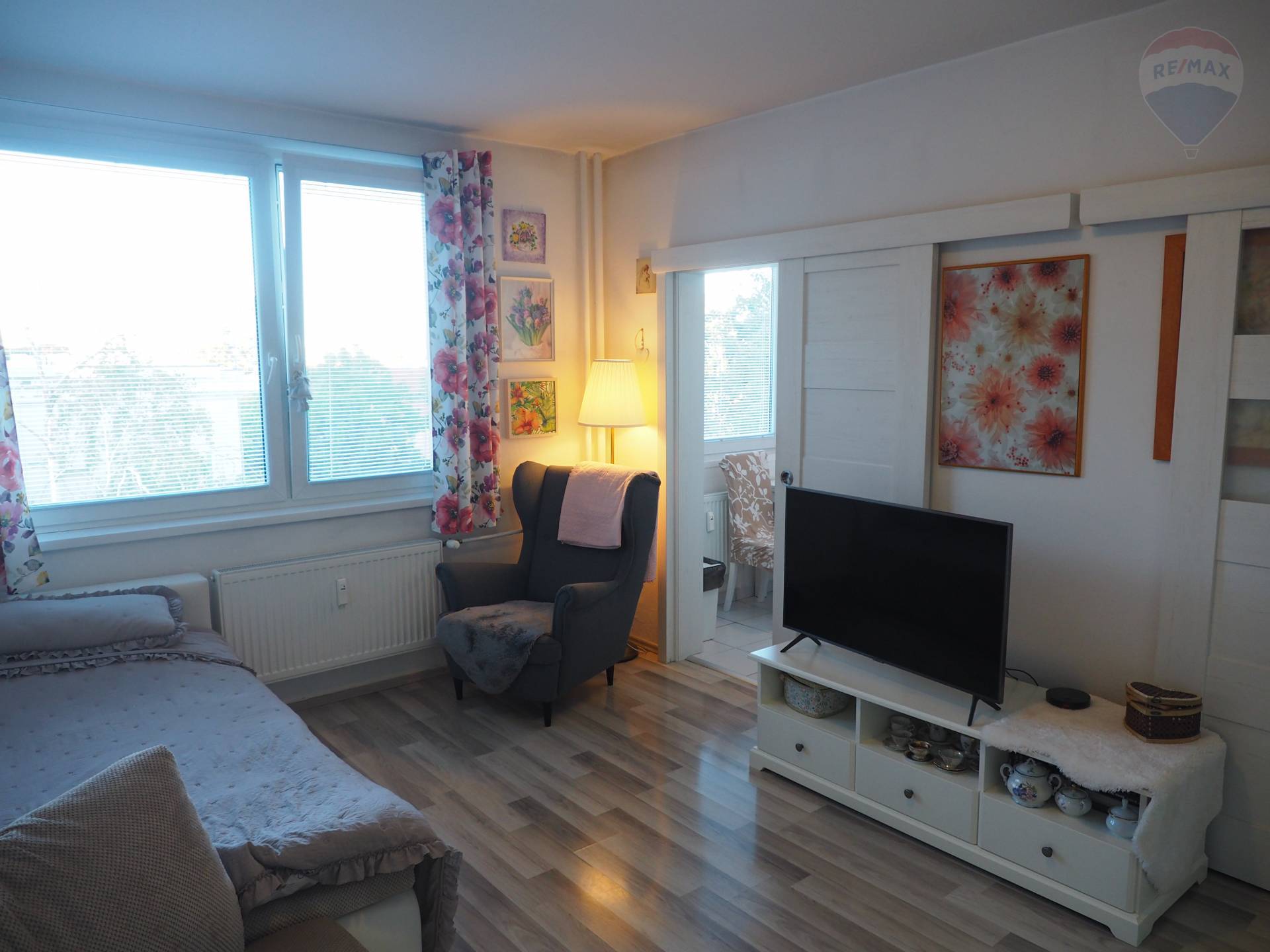 NA PREDAJ: Veľmi príjemný 1-izbový byt ( 30,5m2) na Plickovej ul., Rača