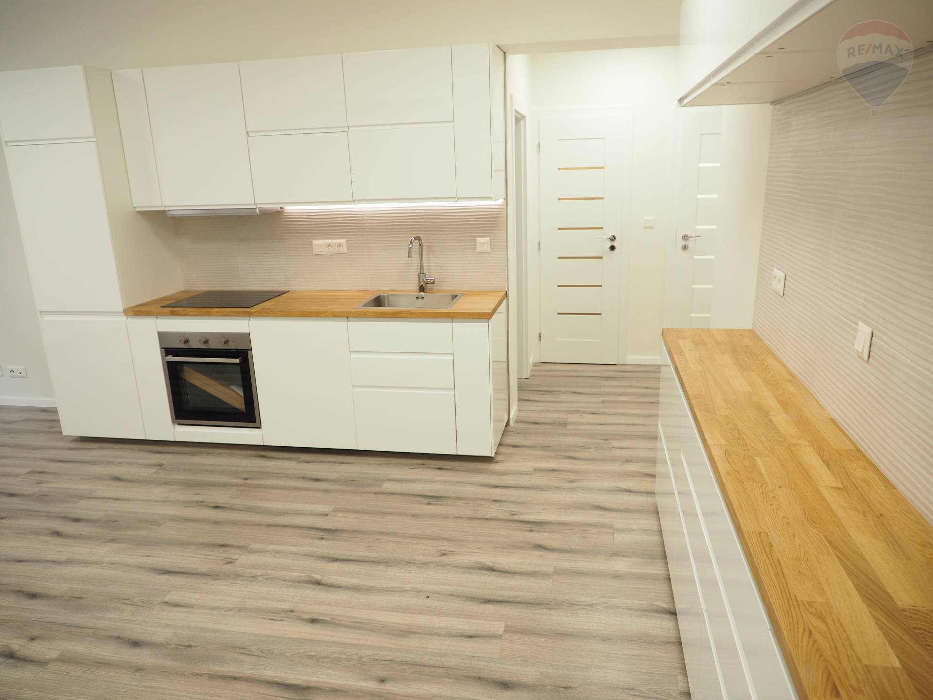 Predaj bytu (3 izbový) 72 m2, Bratislava - Staré Mesto -