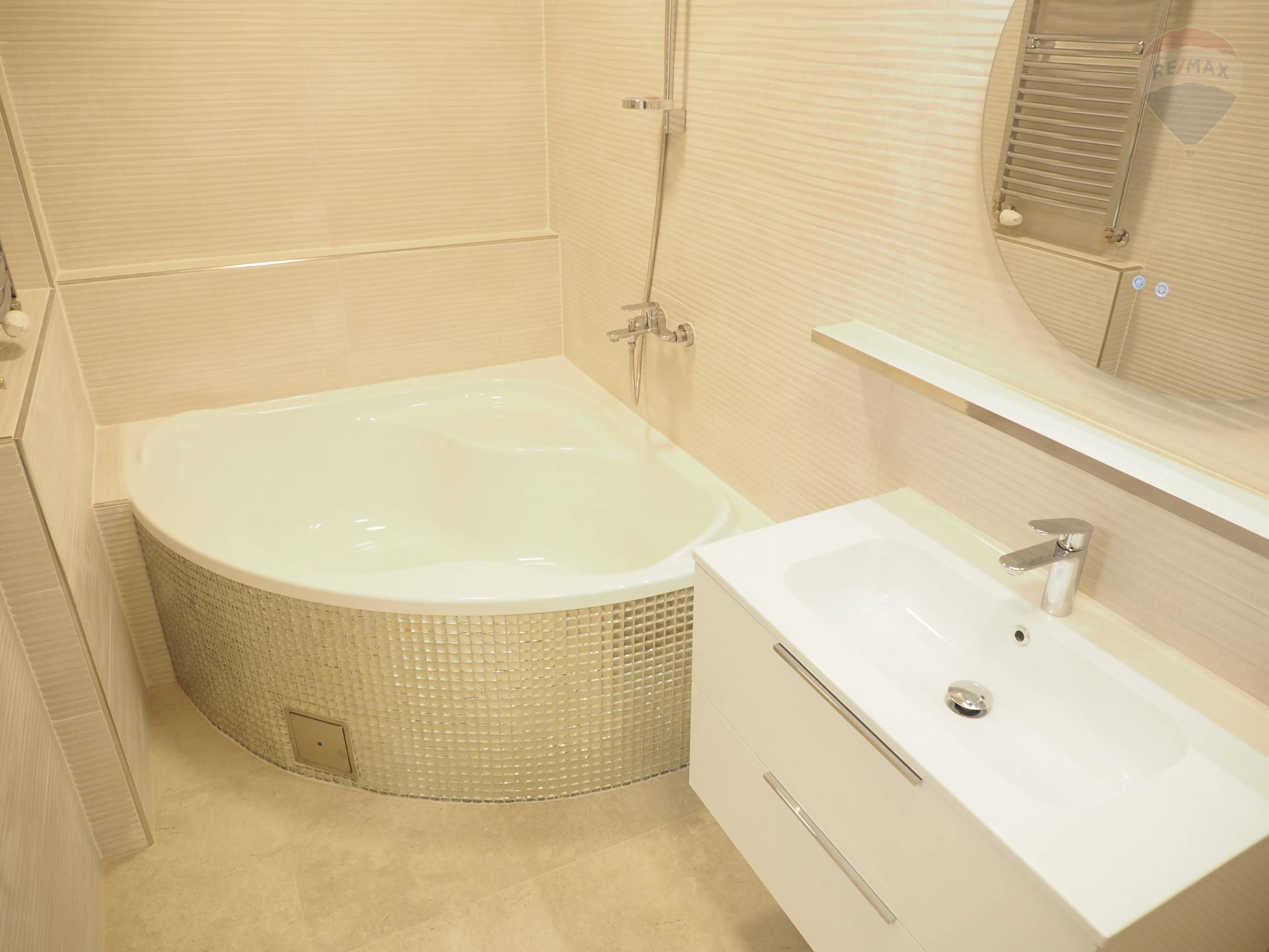 Predaj bytu (3 izbový) 72 m2, Bratislava - Staré Mesto  -