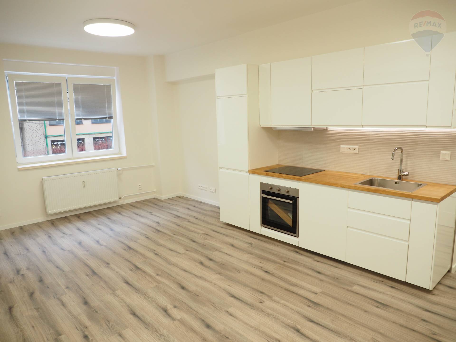 Predaj bytu (3 izbový) 72 m2, Bratislava - Staré Mesto -