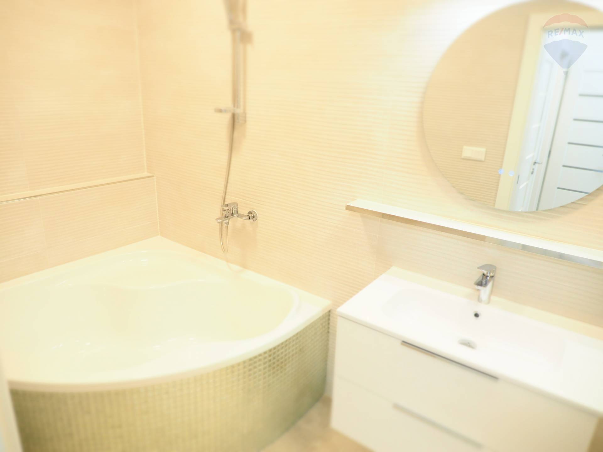 Predaj bytu (3 izbový) 72 m2, Bratislava - Staré Mesto  -