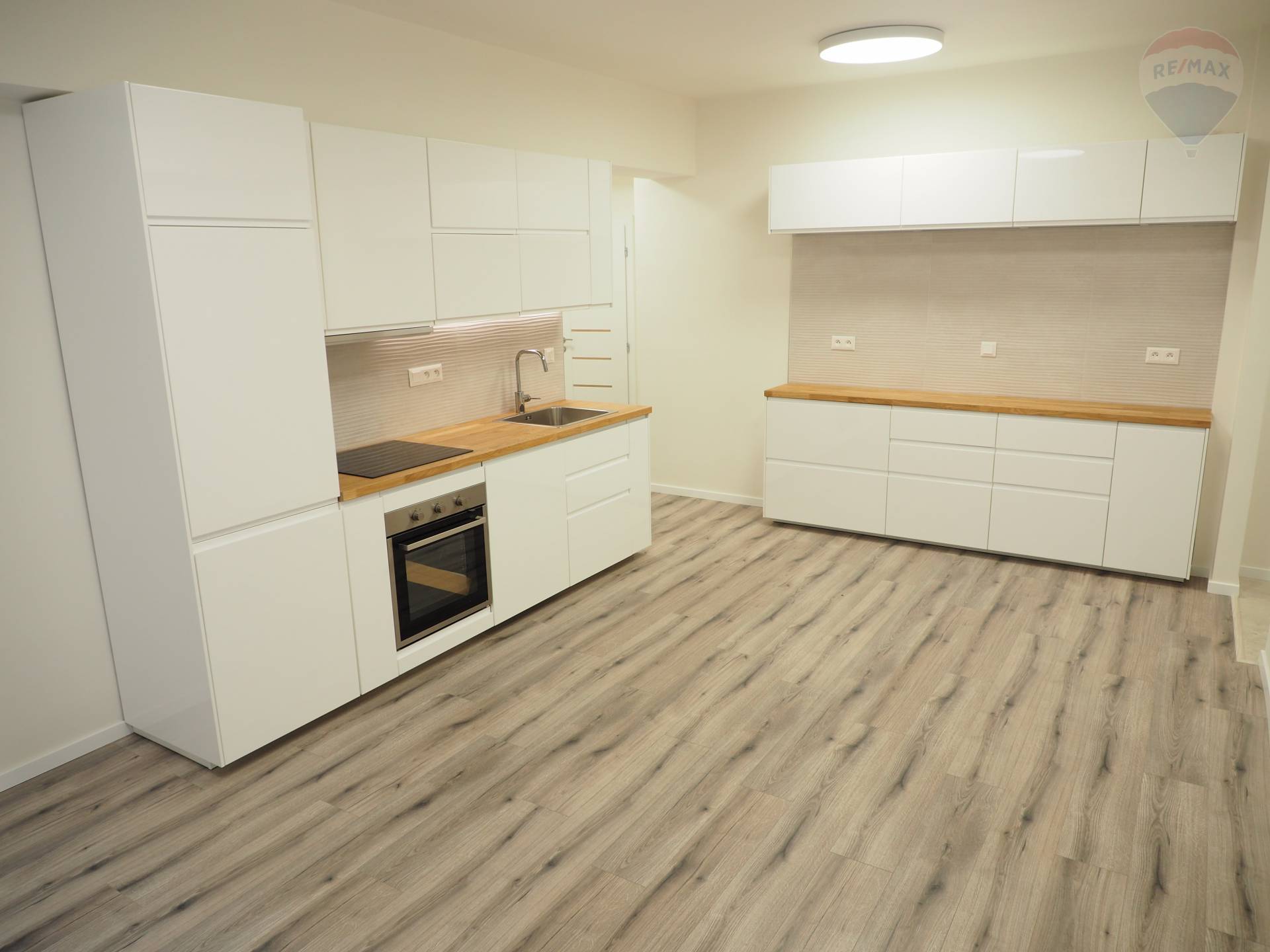 Predaj bytu (3 izbový) 72 m2, Bratislava - Staré Mesto -