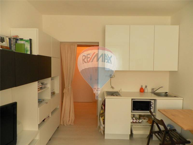 PRENÁJOM: GARZONKA, 21m2, DOHNÁNYHO ul. pri OC CENTRÁL, RUŽINOV - Nivy - BA II, REKONŠTRUKCIA