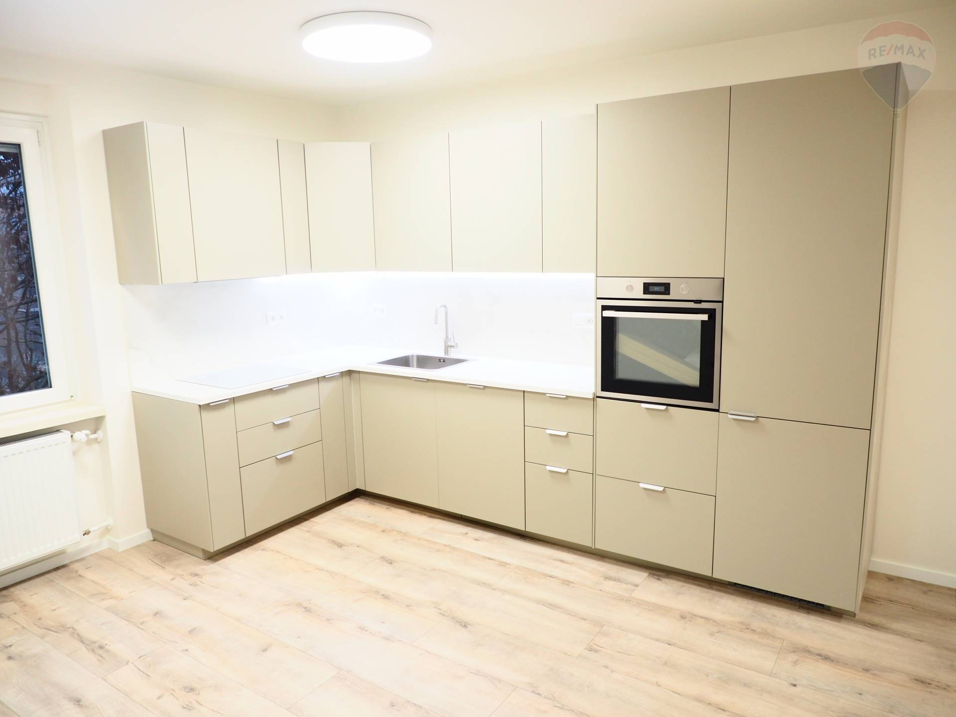 PREDAJ: 3-izb.byt, 65m2, Trenčianska ul. – Ružinov/Nivy - BA II, komora, pivnica