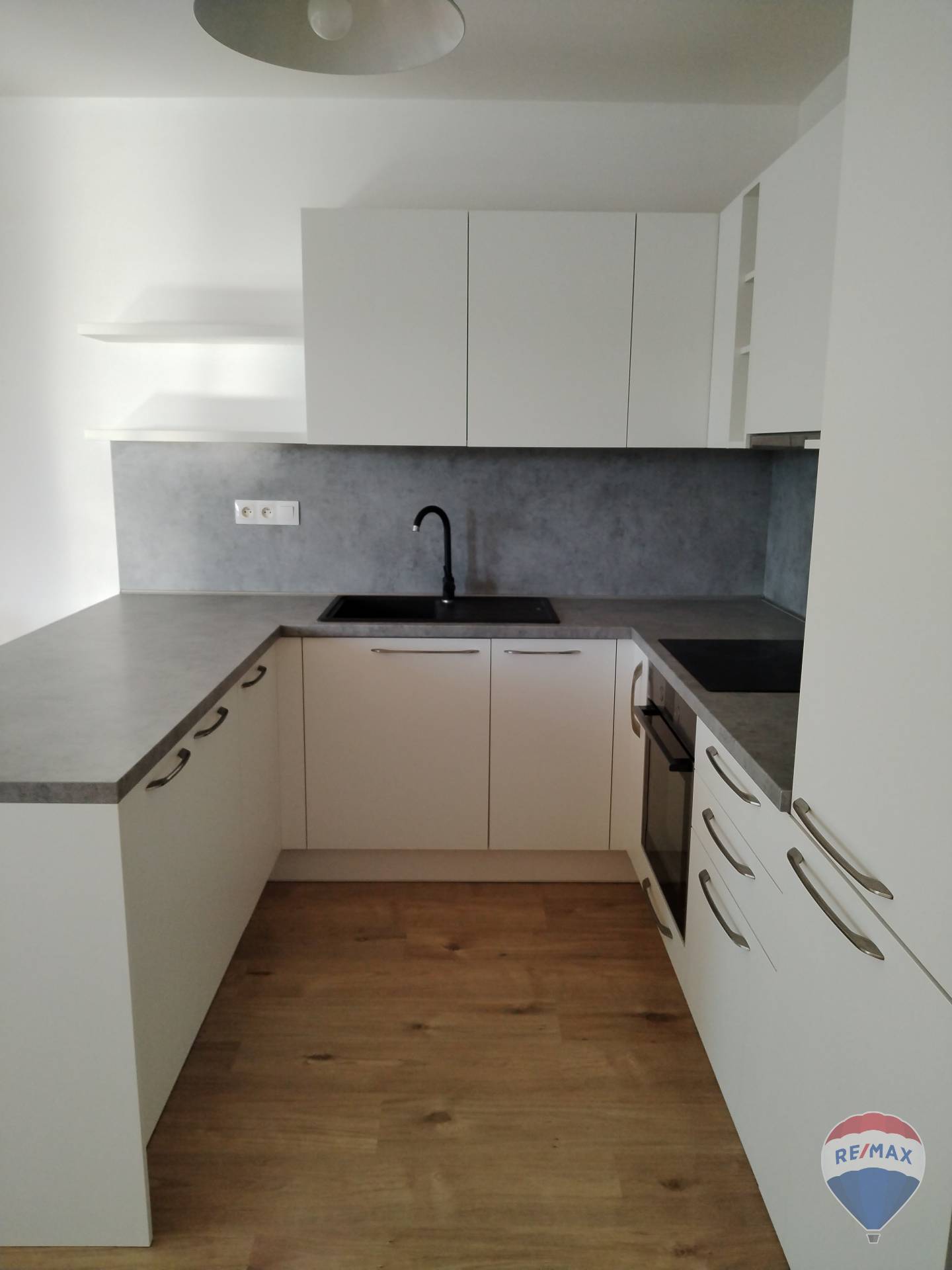 Na prenájom 2 izbový byt, ul. Zlatovská Trenčín
