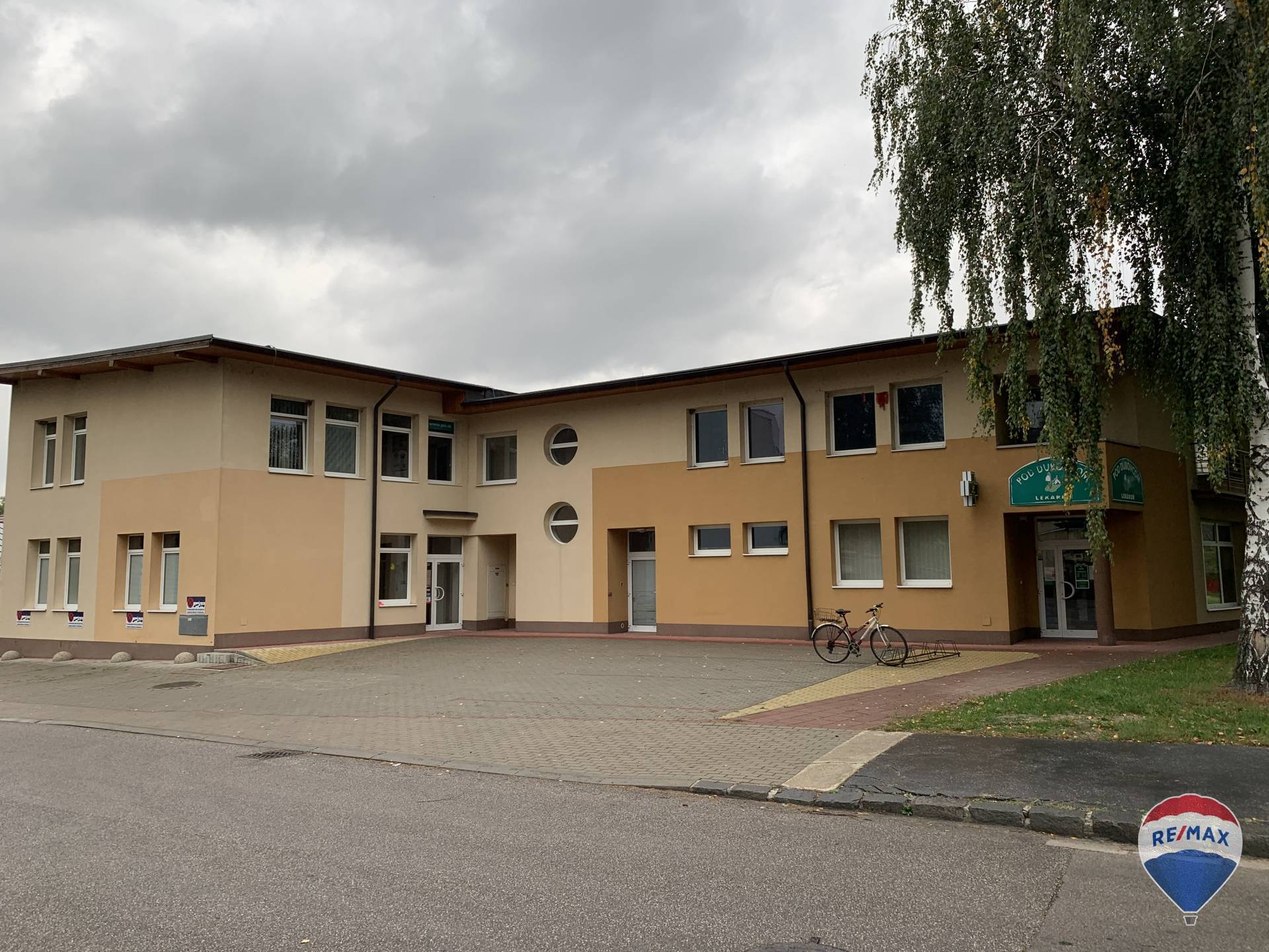 na prenájom obchodné kancelárske administratívne priestory 40m2 Trenčín 