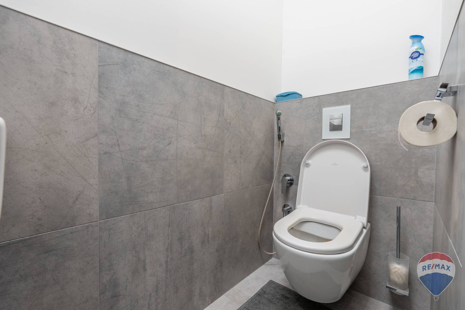 Predaj bytu (4 izbový) 105 m2, Trenčín  -