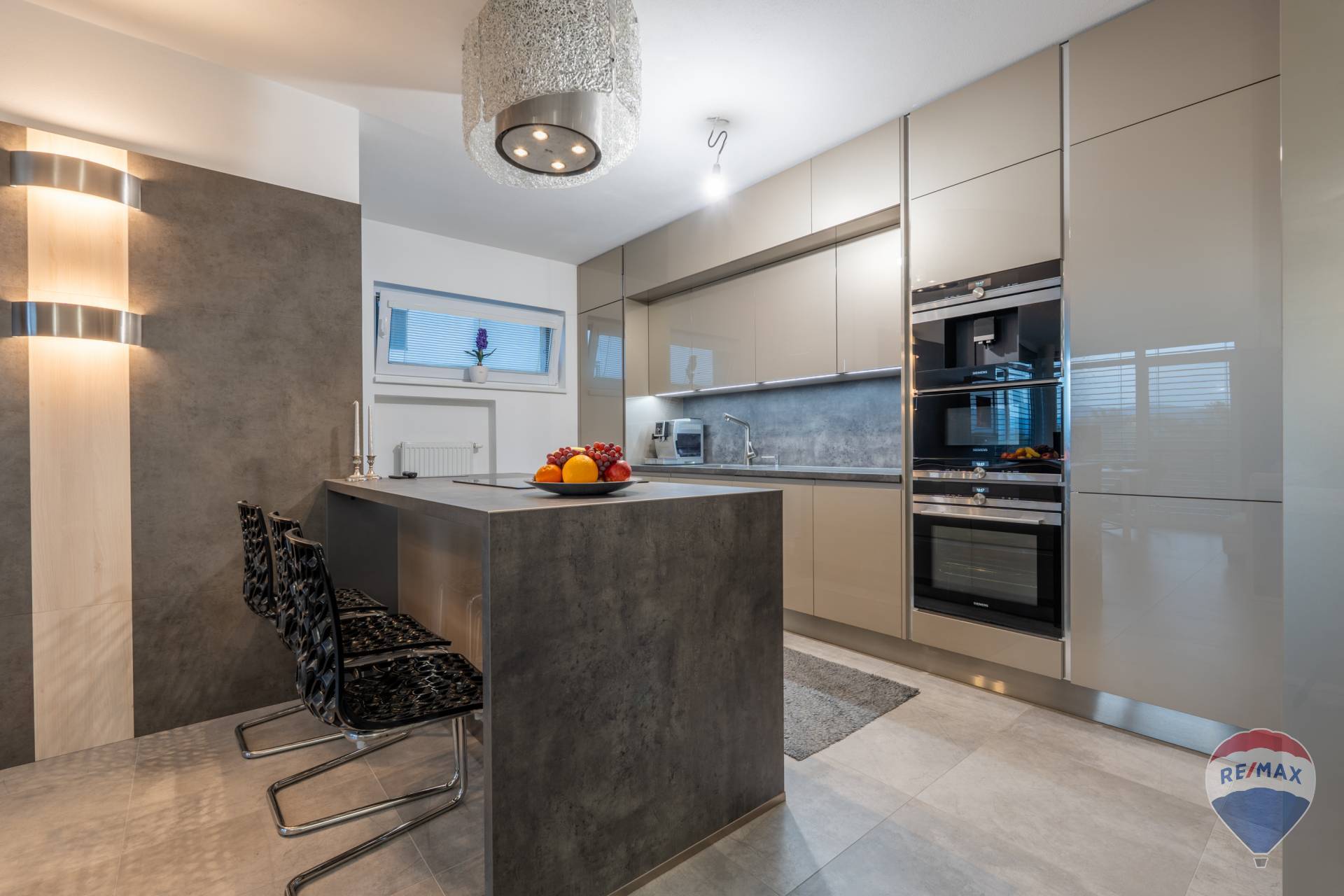 Predaj bytu (4 izbový) 105 m2, Trenčín  -