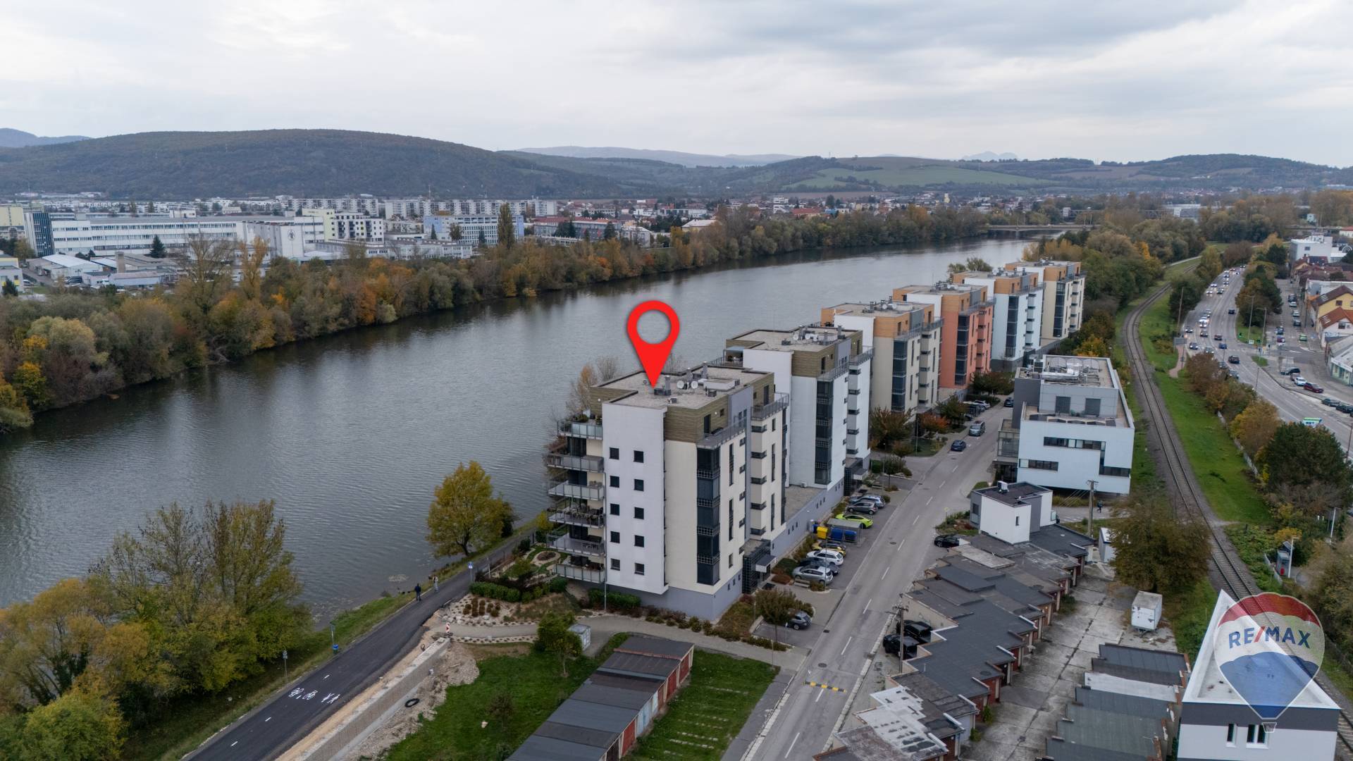 Predaj bytu (4 izbový) 105 m2, Trenčín  -