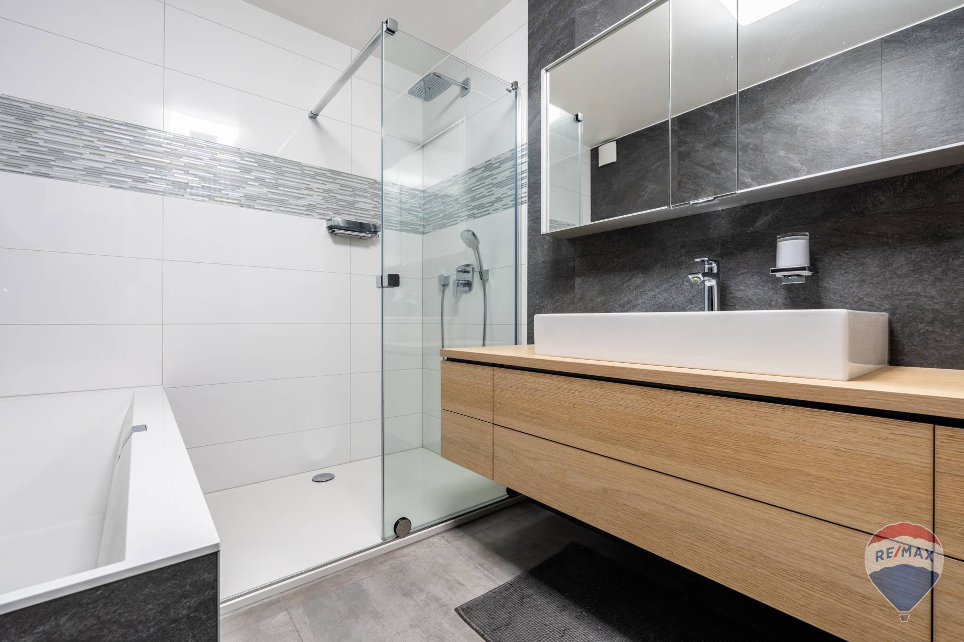 Predaj bytu (4 izbový) 105 m2, Trenčín  -