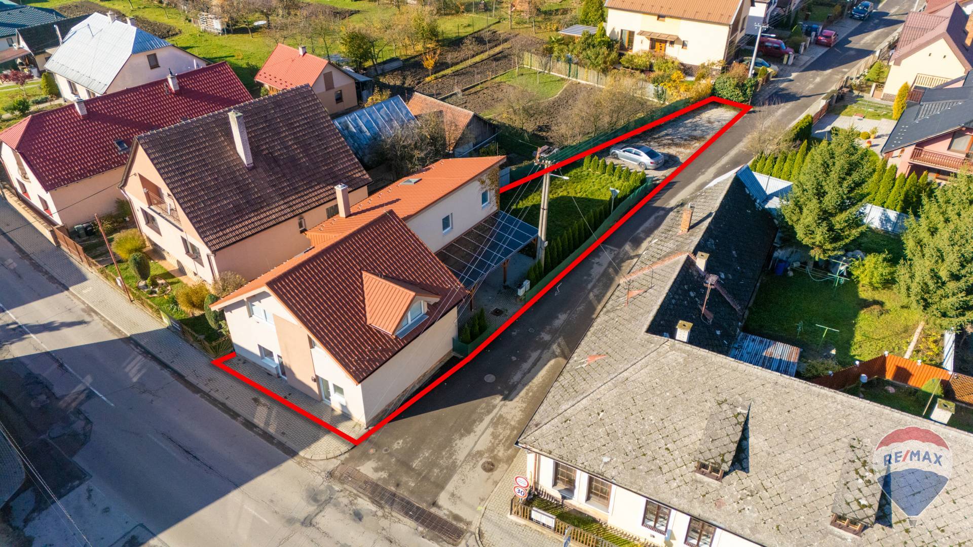 na predaj rodinný dom + podnikateľské priestory Nemšová