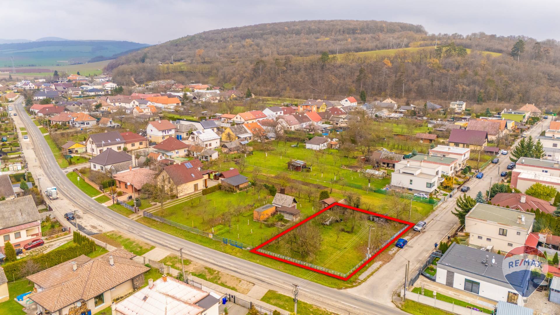 na predaj pozemok Trenčianske Bohuslavice 698m2 