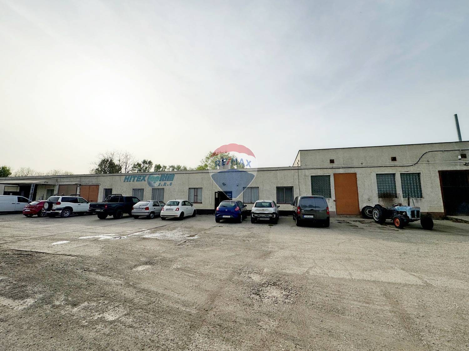 RE/MAX | Vykurovaná hala na prenájom Mostová okres Galanta 65 m2