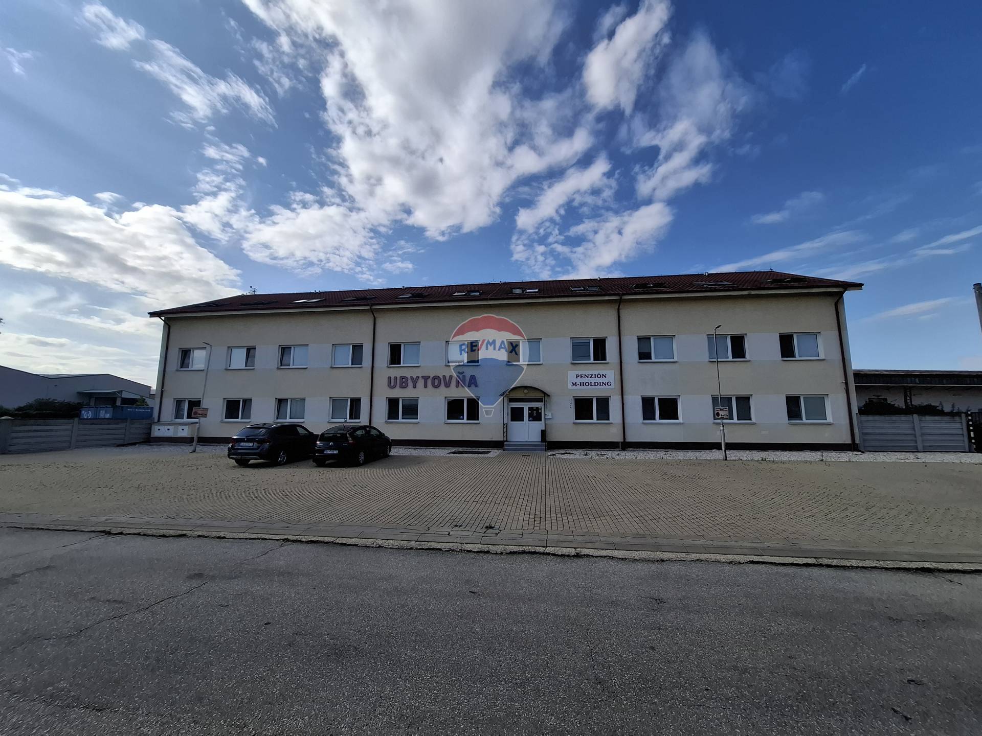 Predaj kompletne zariadenej a funkčnej ubytovne v Galante –prevezmite rozbehnutý biznis bez čakania.
