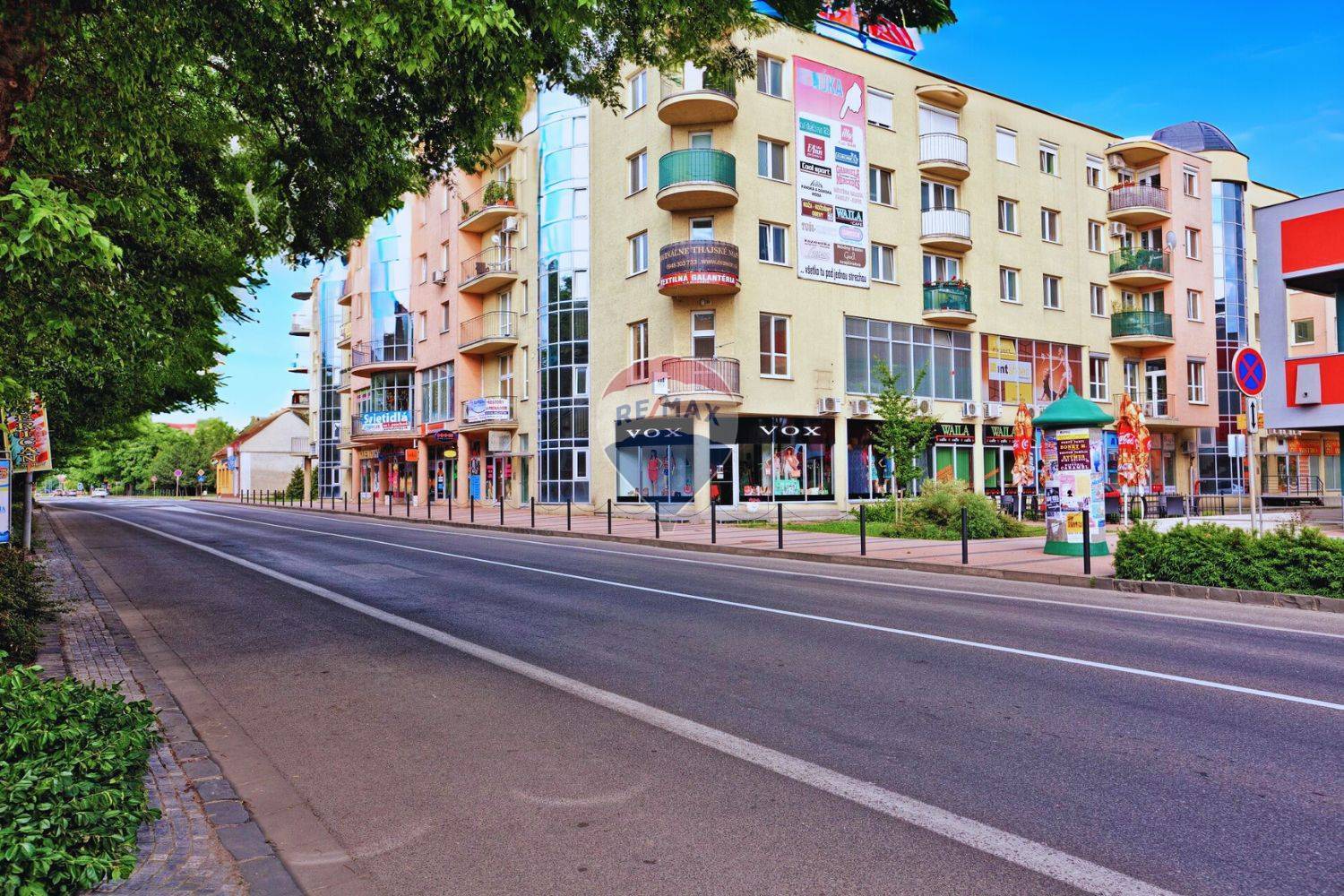 Obchodný priestor na predaj v polyfunkčnom dome Galaxia – Galanta, centrum mesta