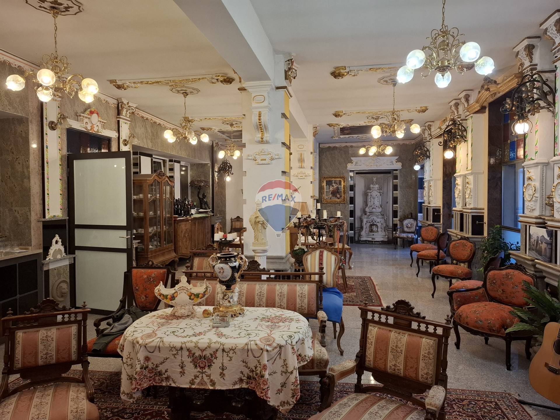 Investičná príležitosť v Galante s funkčnými prevádzkami, ubytovaním a developerským potenciálom