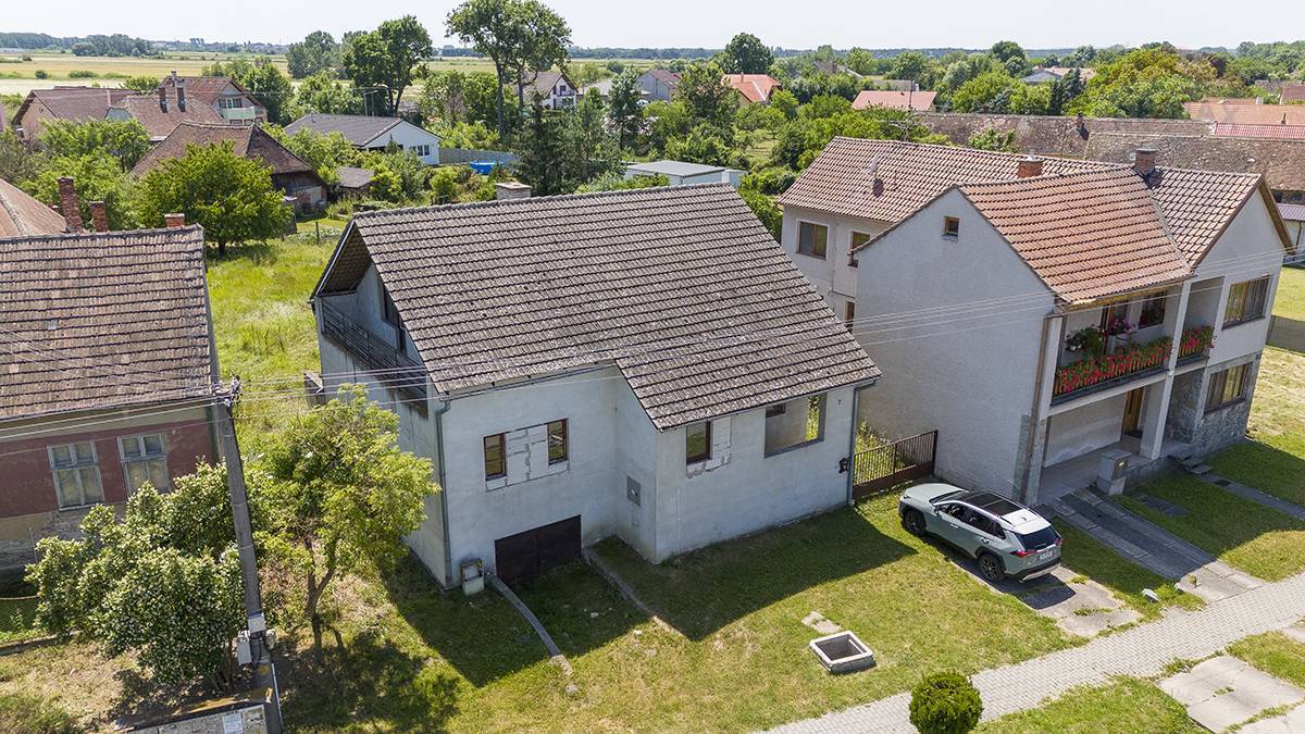 Na predaj 6-izbový rodinný dom v obci Kuklov.