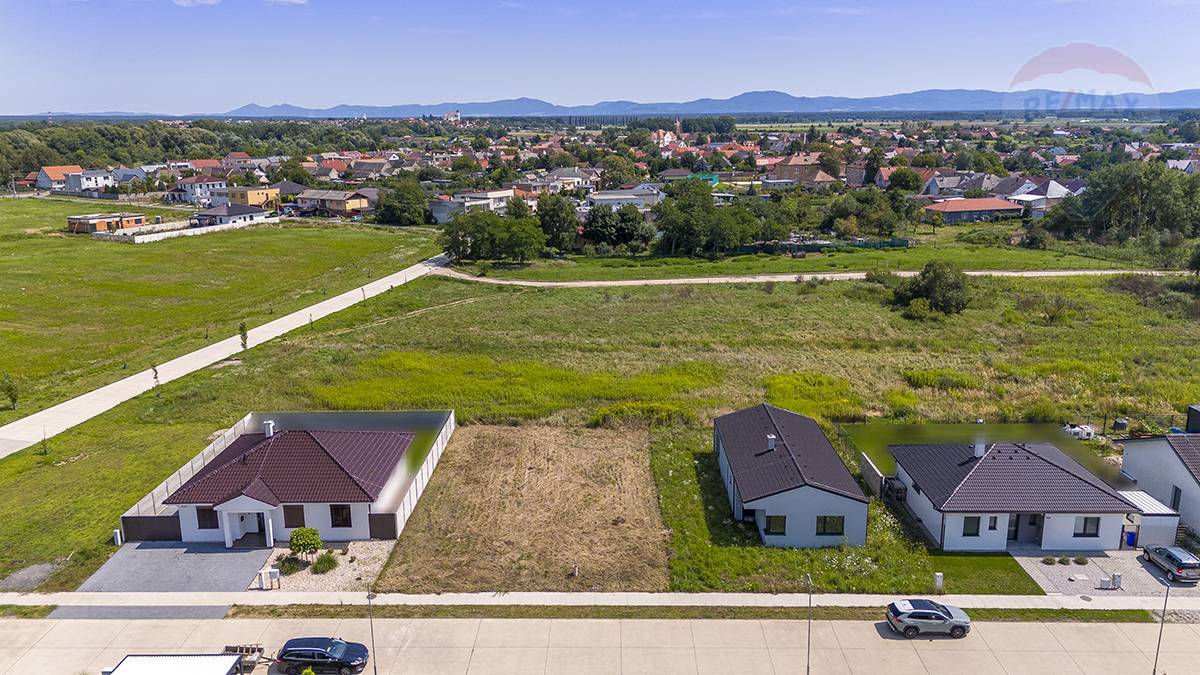 EXKLUZÍVNY stavebný pozemok - Na predaj v obci Malé Leváre