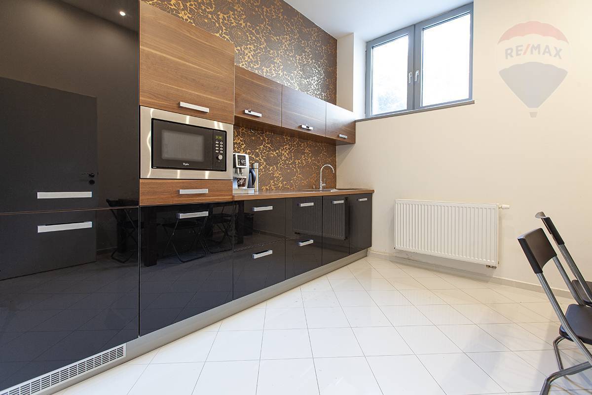 Predaj komerčného priestoru 186 m2, Bratislava - Staré Mesto  -