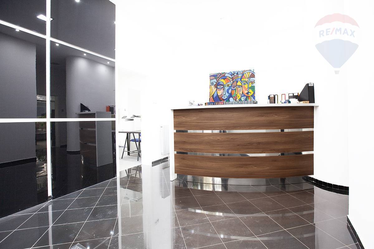 Predaj komerčného priestoru 186 m2, Bratislava - Staré Mesto  -