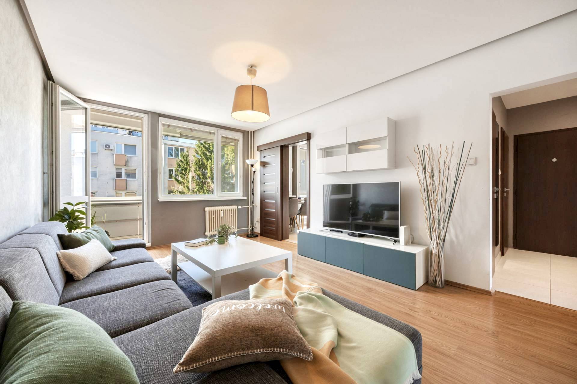 Predaj bytu (4 izbový) 91 m2, Bratislava - Karlova Ves  -  Obývacia izba