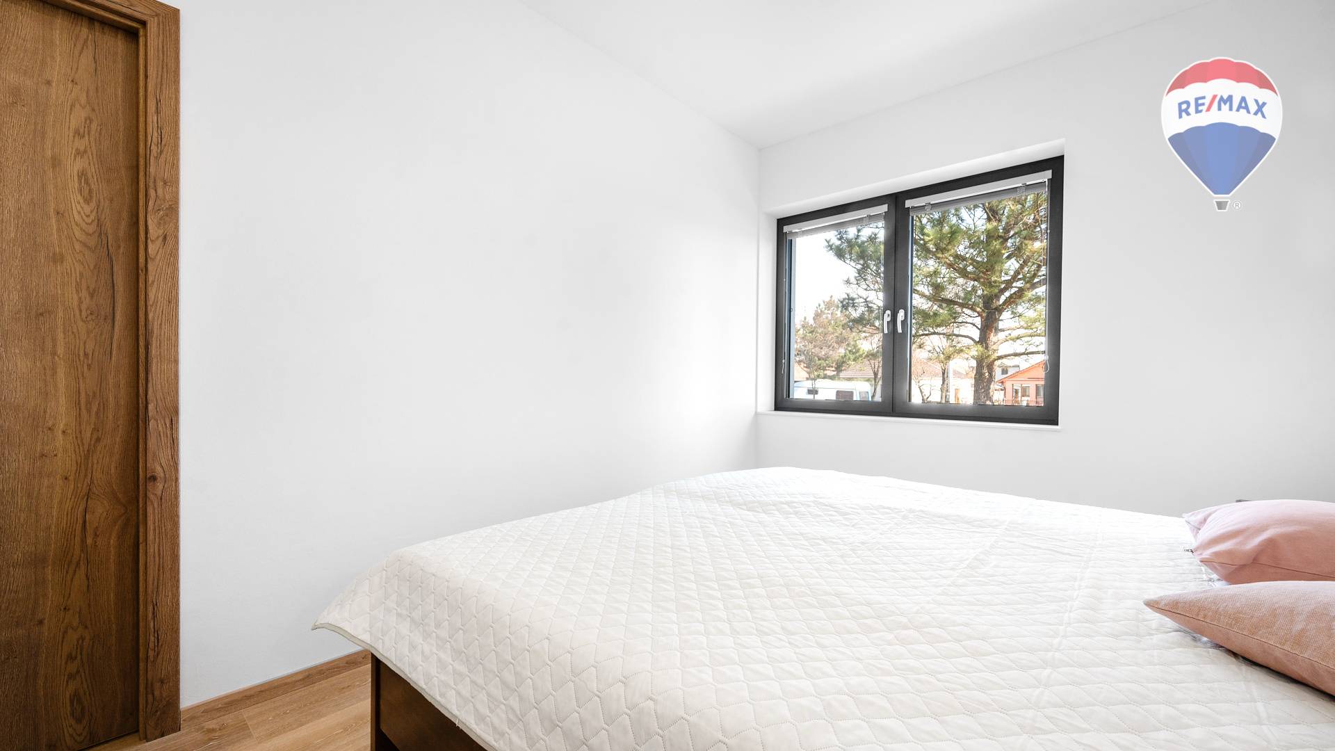 Prenájom bytu (2 izbový) 60 m2, Bratislava - Jarovce  -